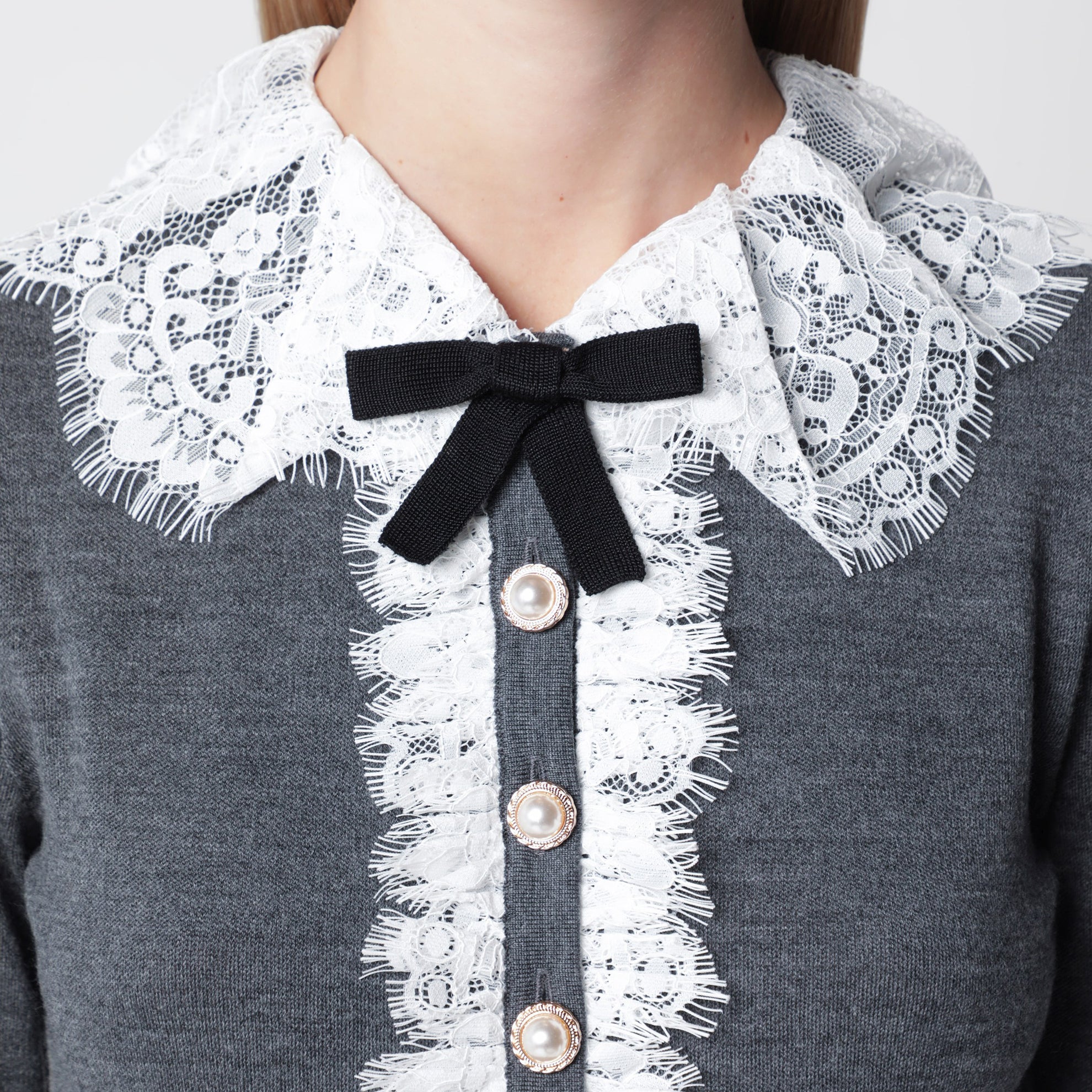 Knitted wool cardigan with lace collar in grey