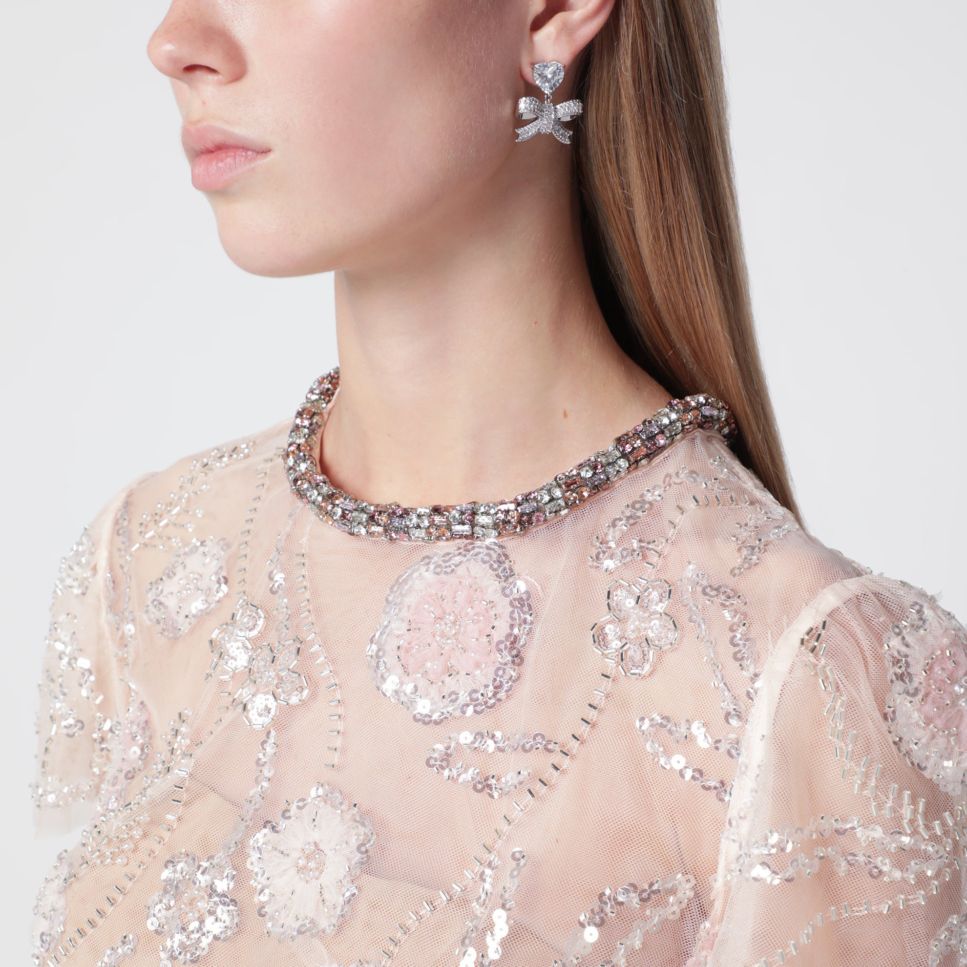 Robe midi brodée de fleurs à sequins rose