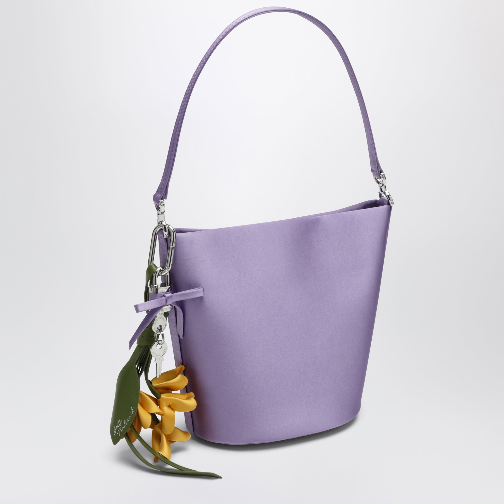 Lila Beuteltasche aus Satin