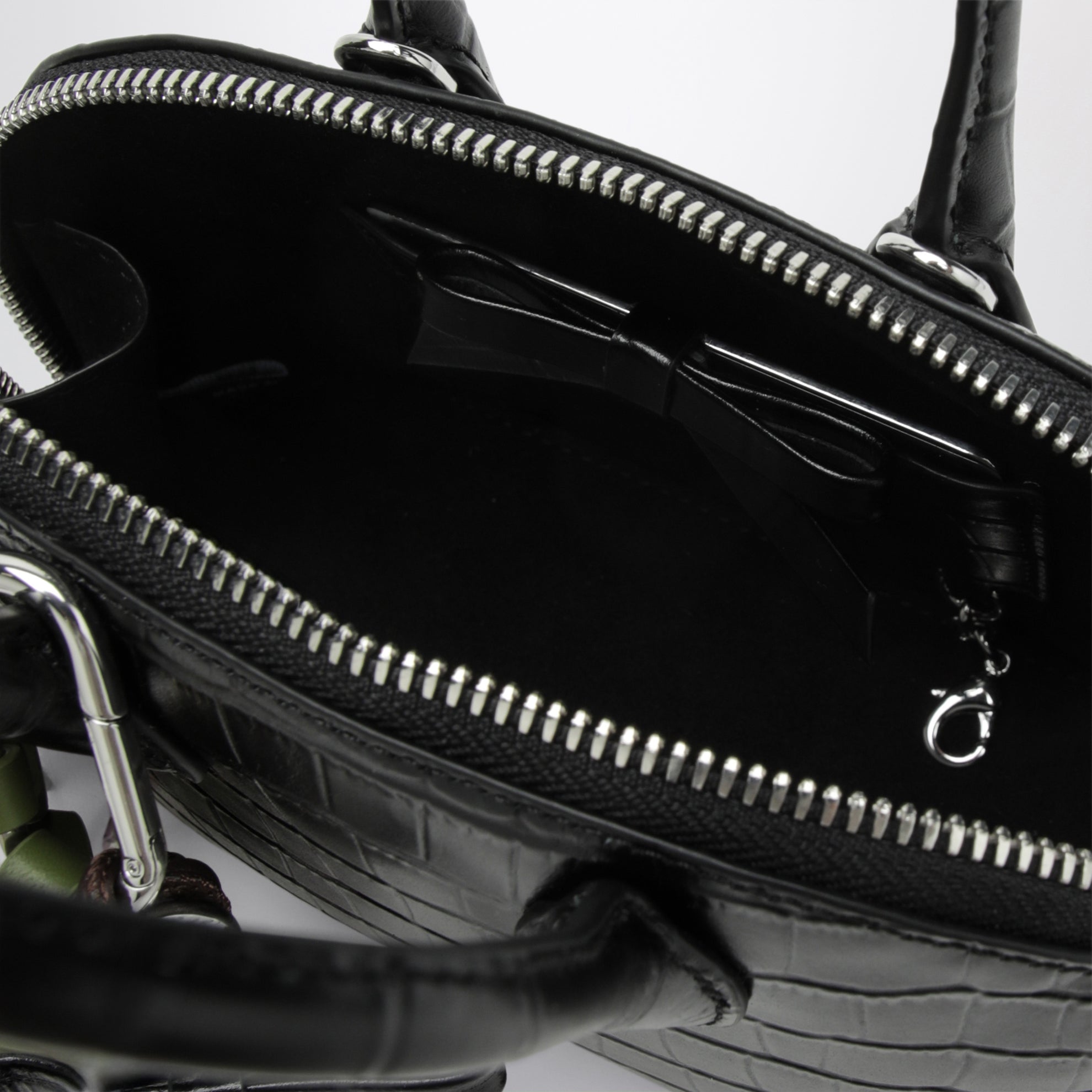 Mini-Bowlingtasche aus geprägtem Leder in Schwarz