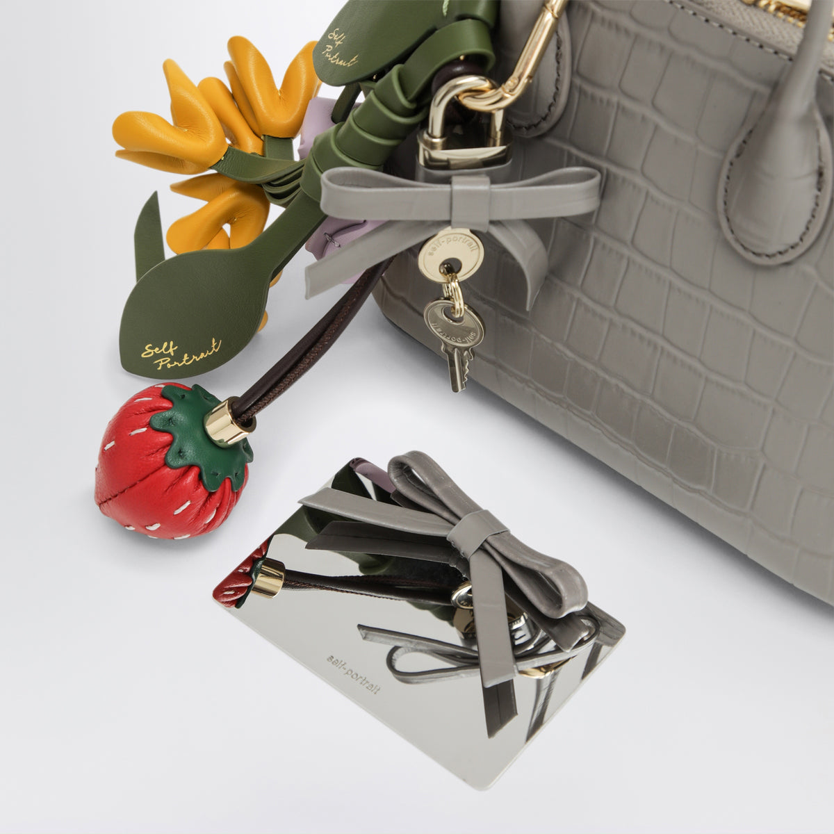 Mini-Bowlingtasche aus grauem, geprägtem Leder