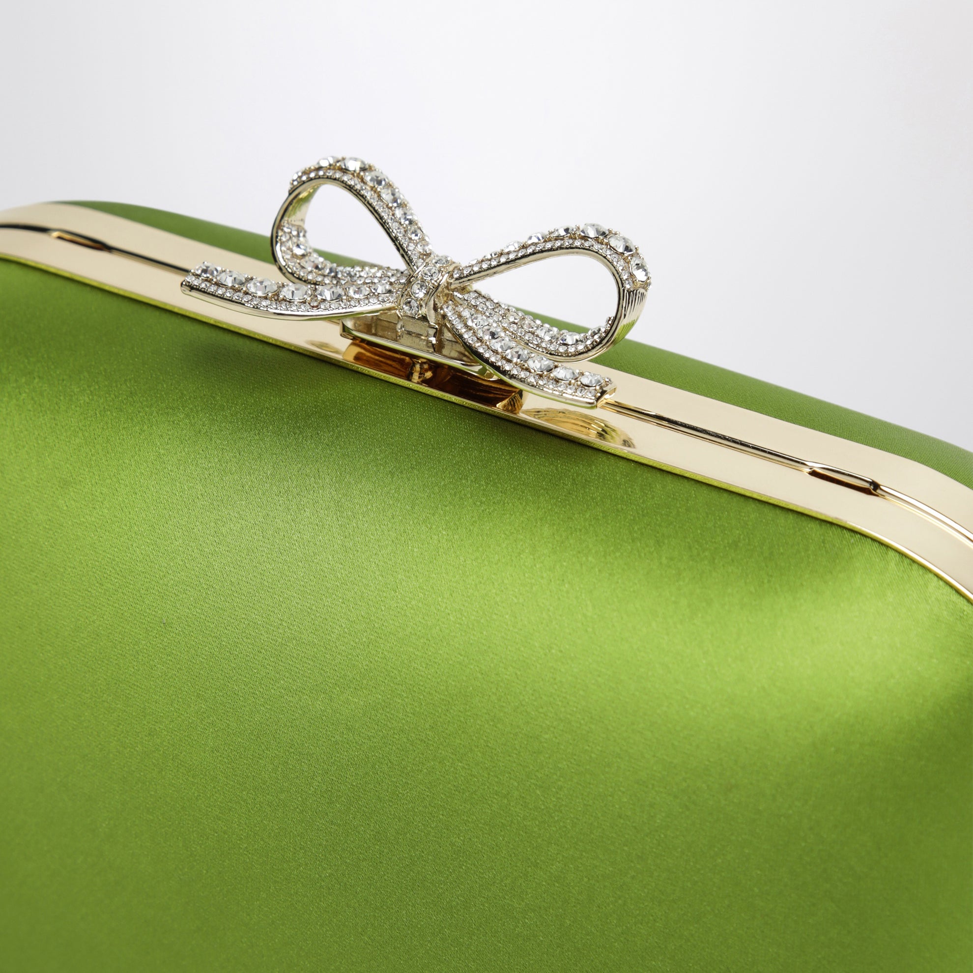 Pochette en satin vert