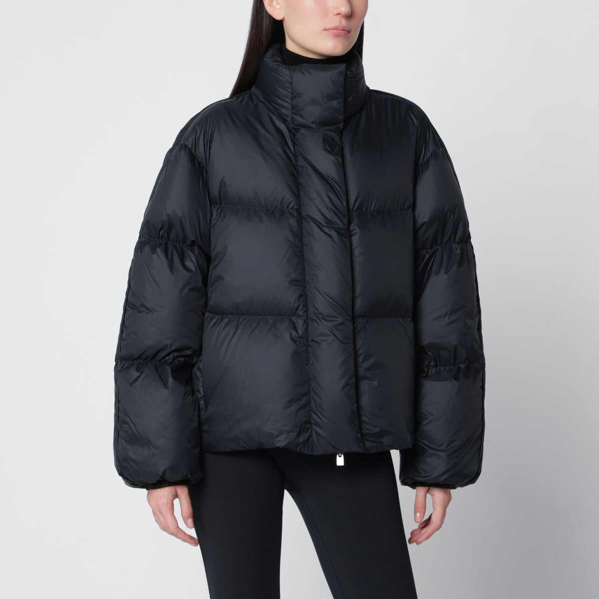 Black short down jacket in nylon