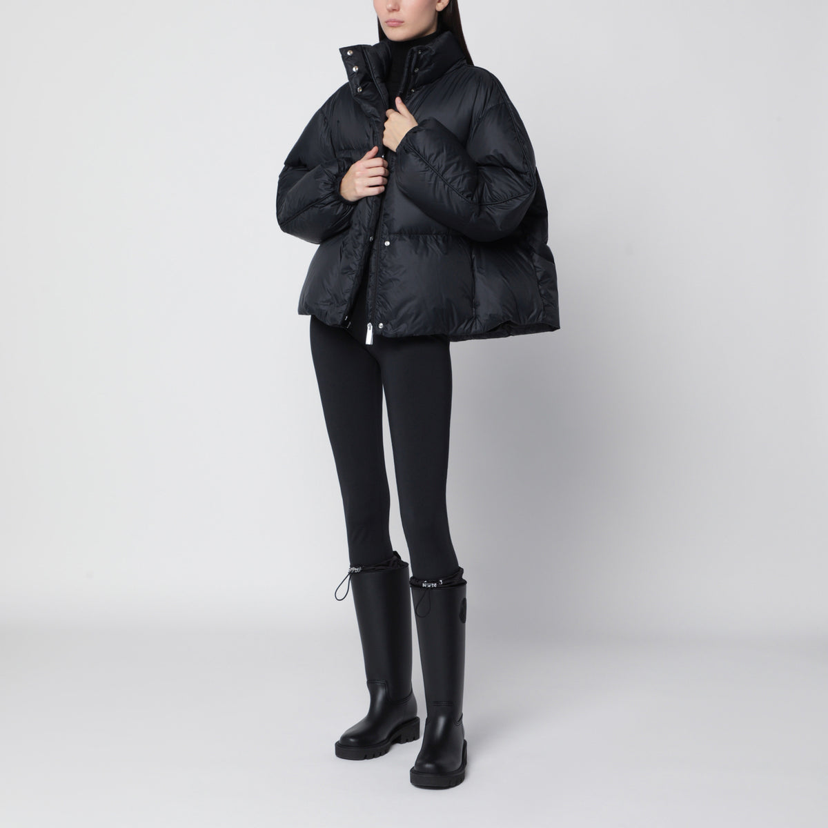 Black short down jacket in nylon