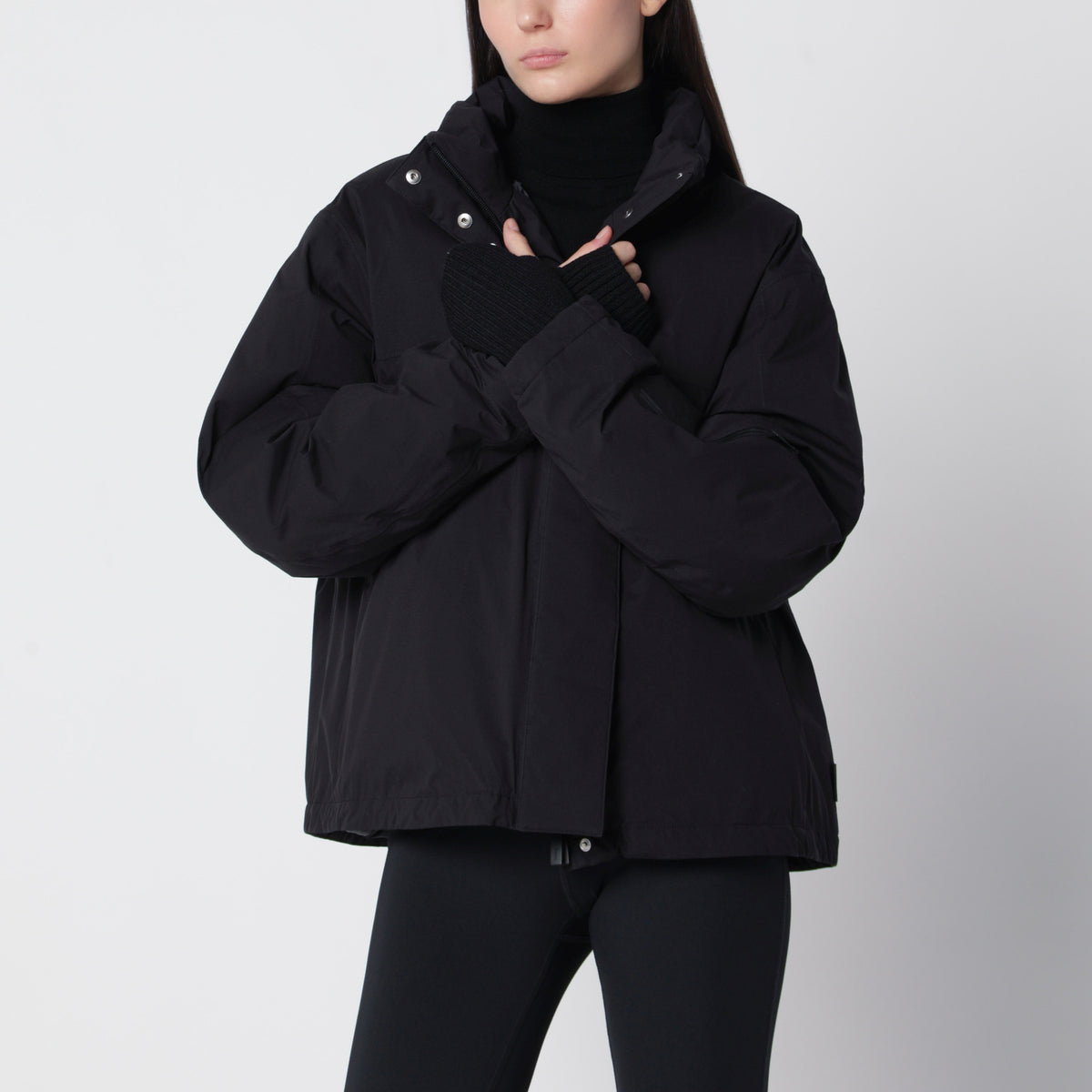 Black short down jacket in nylon