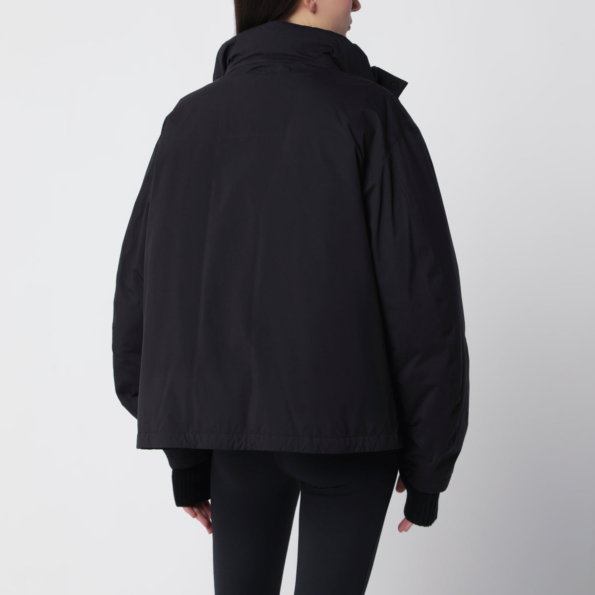 Black short down jacket in nylon