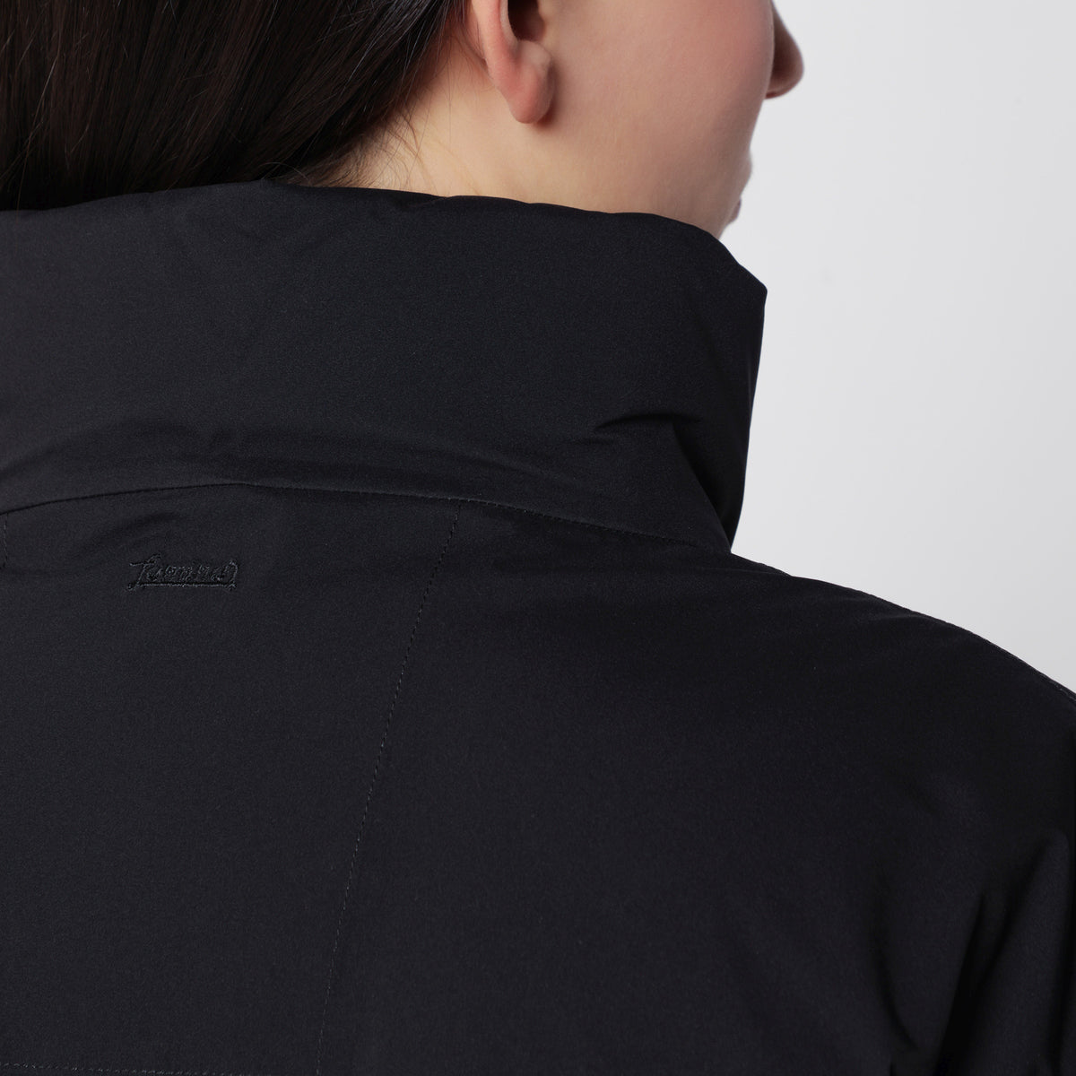 Black short down jacket in nylon