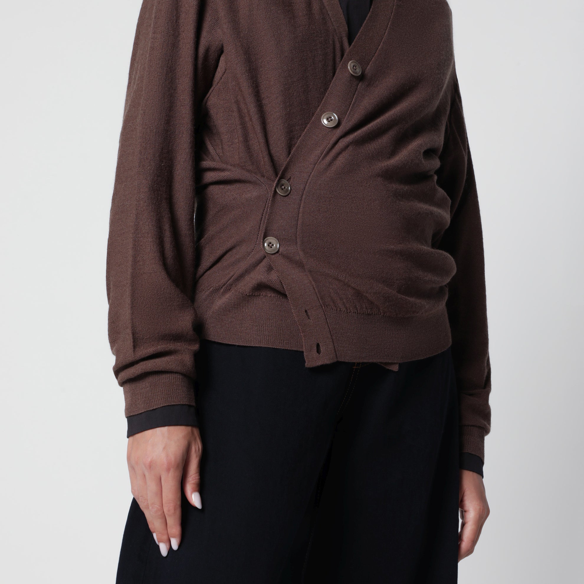 Twisted Cardigan Shitake aus Merinowolle