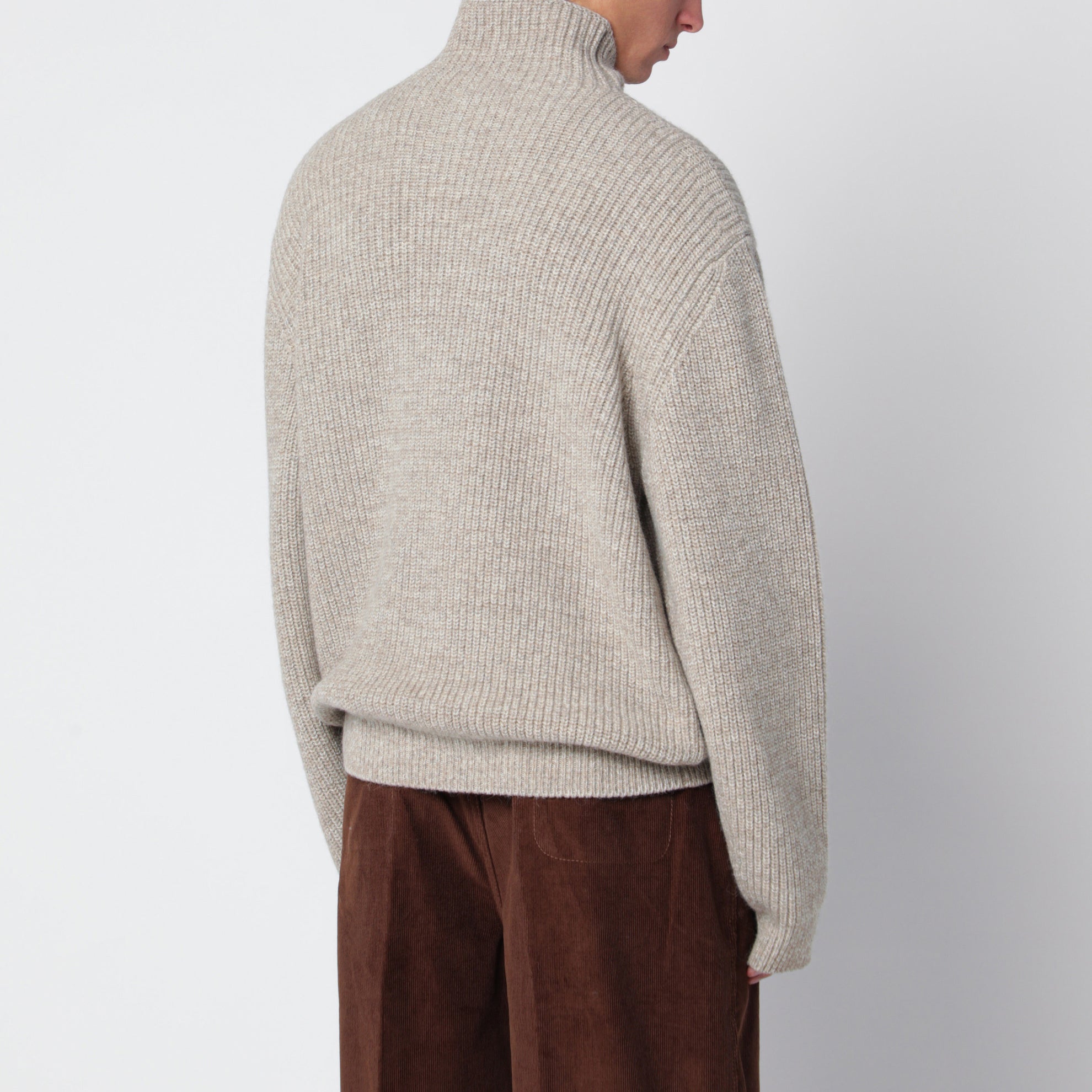 Beigefarbener Rollkragenpullover aus Yak- und Alpakawolle