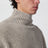Beigefarbener Rollkragenpullover aus Yak- und Alpakawolle