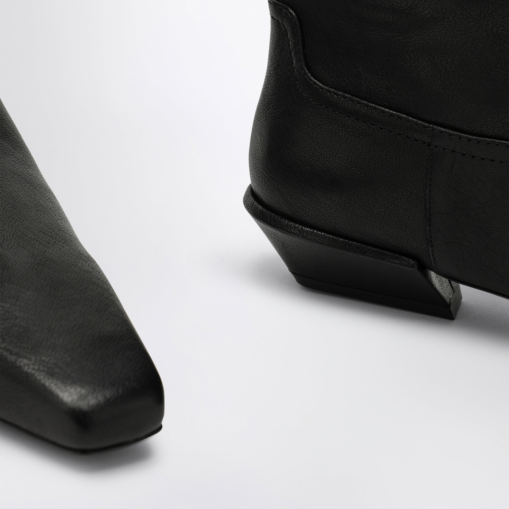 Stiefelette Bettina Boot 25 aus Kalbsleder in Schwarz