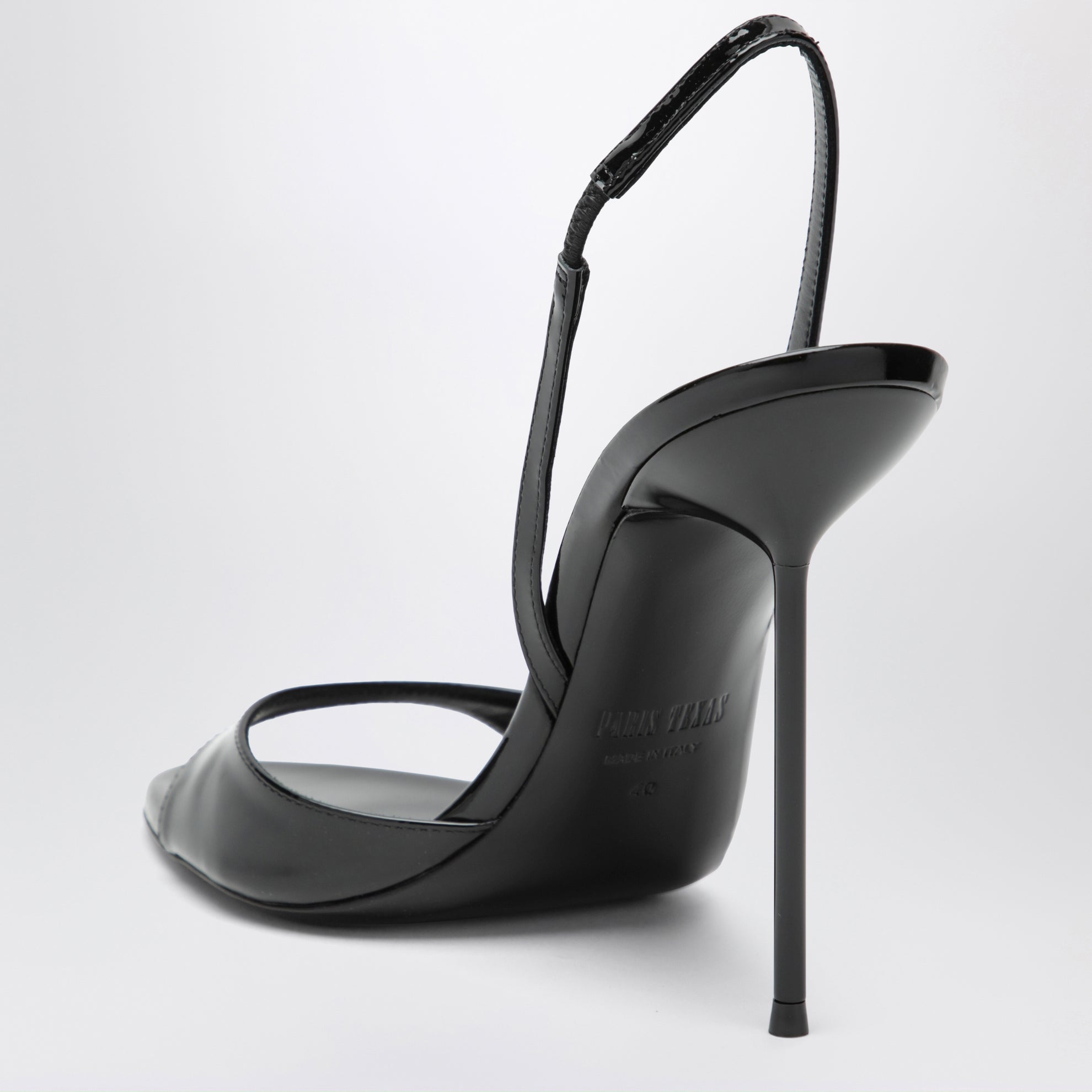 Sandalo slingback nero in vernice 