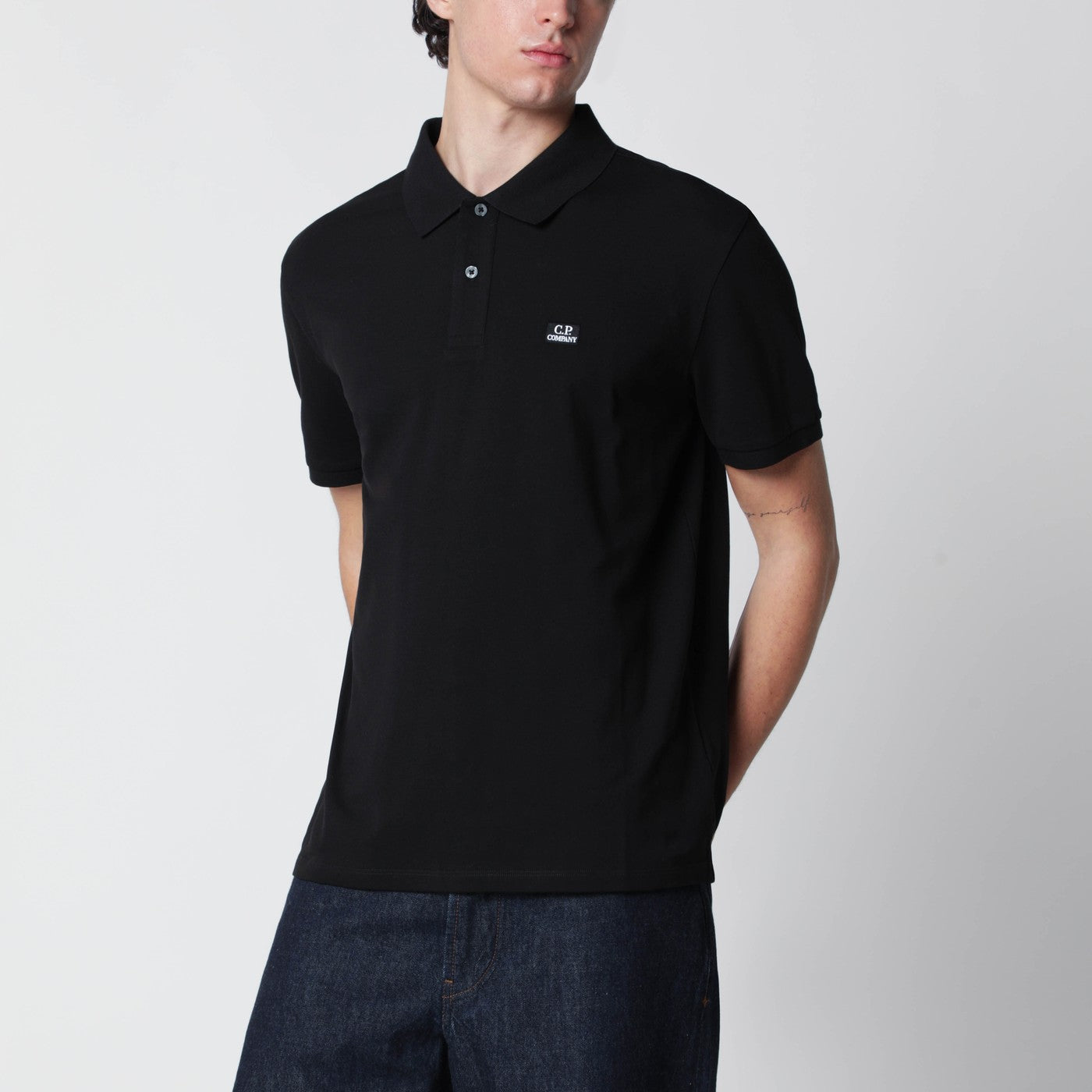 Polo noir avec patch logo