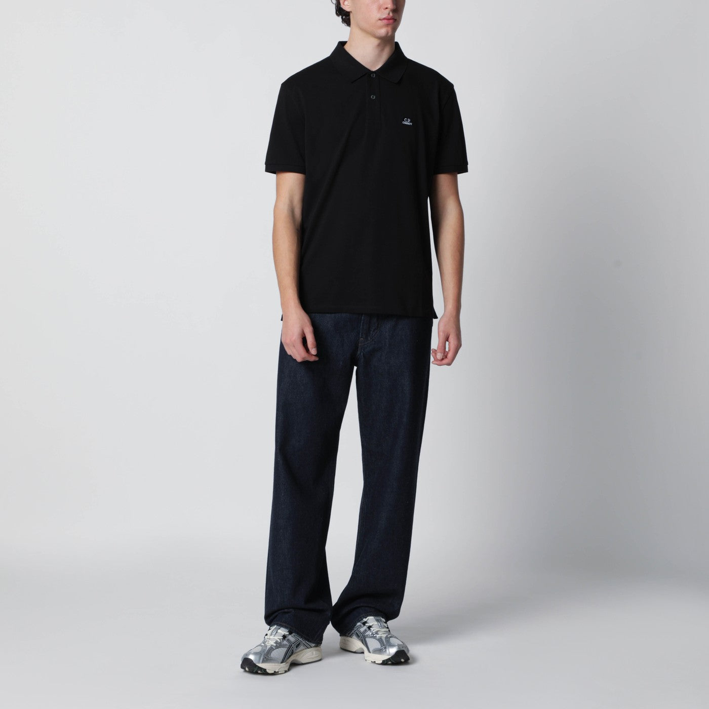 Polo noir avec patch logo