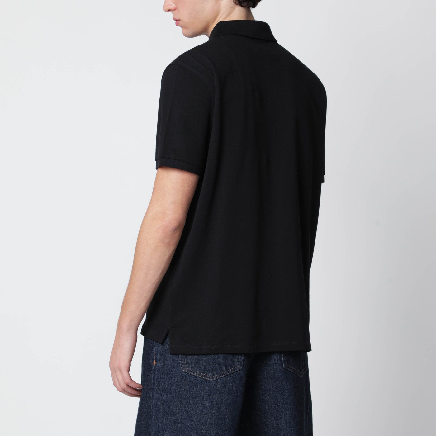 Polo noir avec patch logo