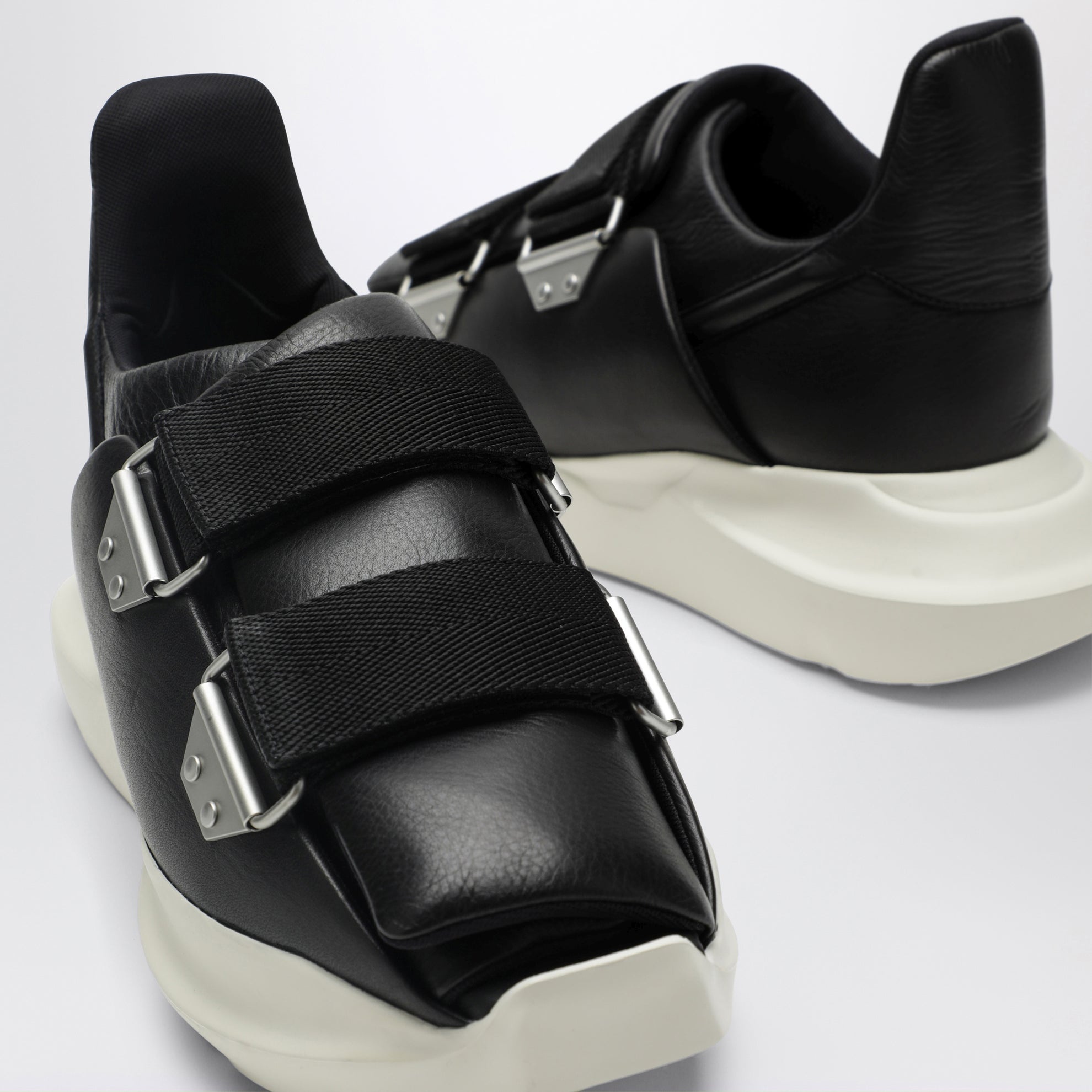Temple Burrito Geth Sneakers in black leather
