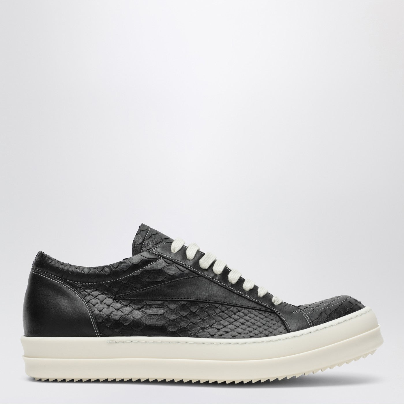 Vintage Sneakers in schwarzem Python- und Lammleder
