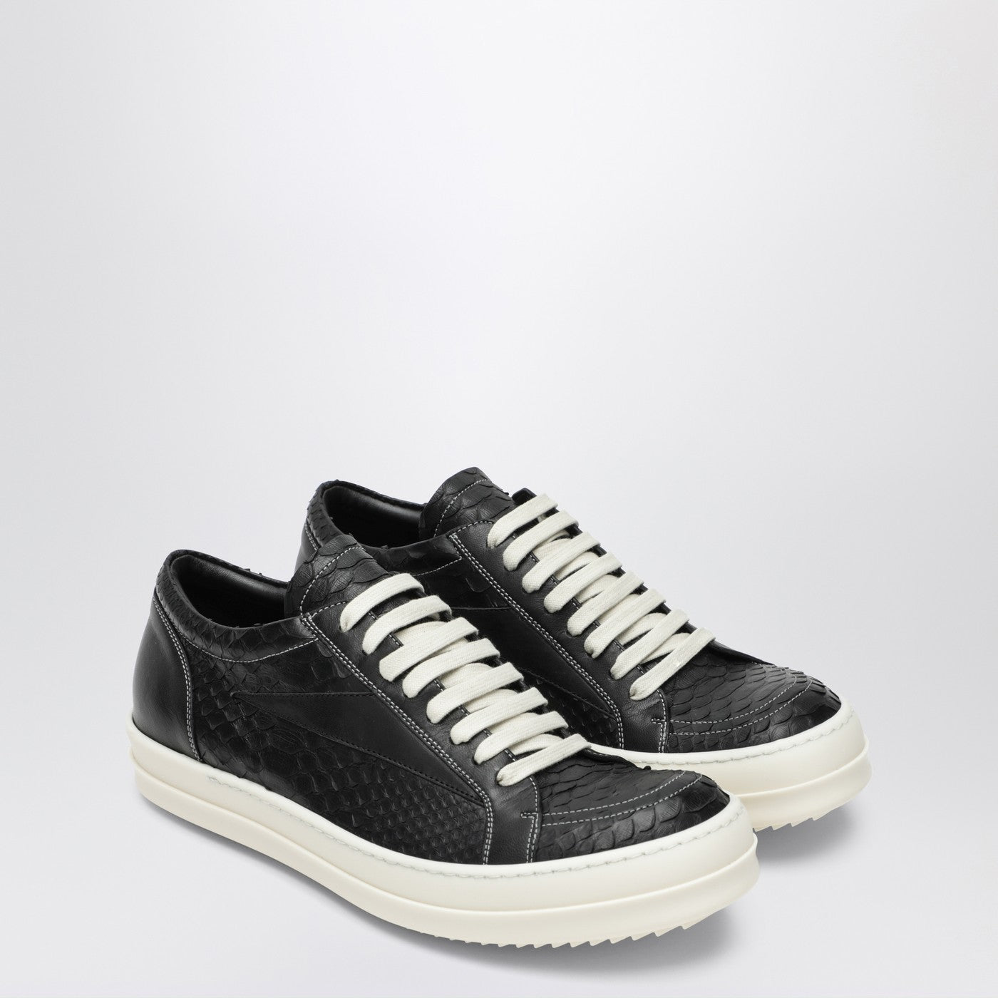Vintage Sneakers in schwarzem Python- und Lammleder