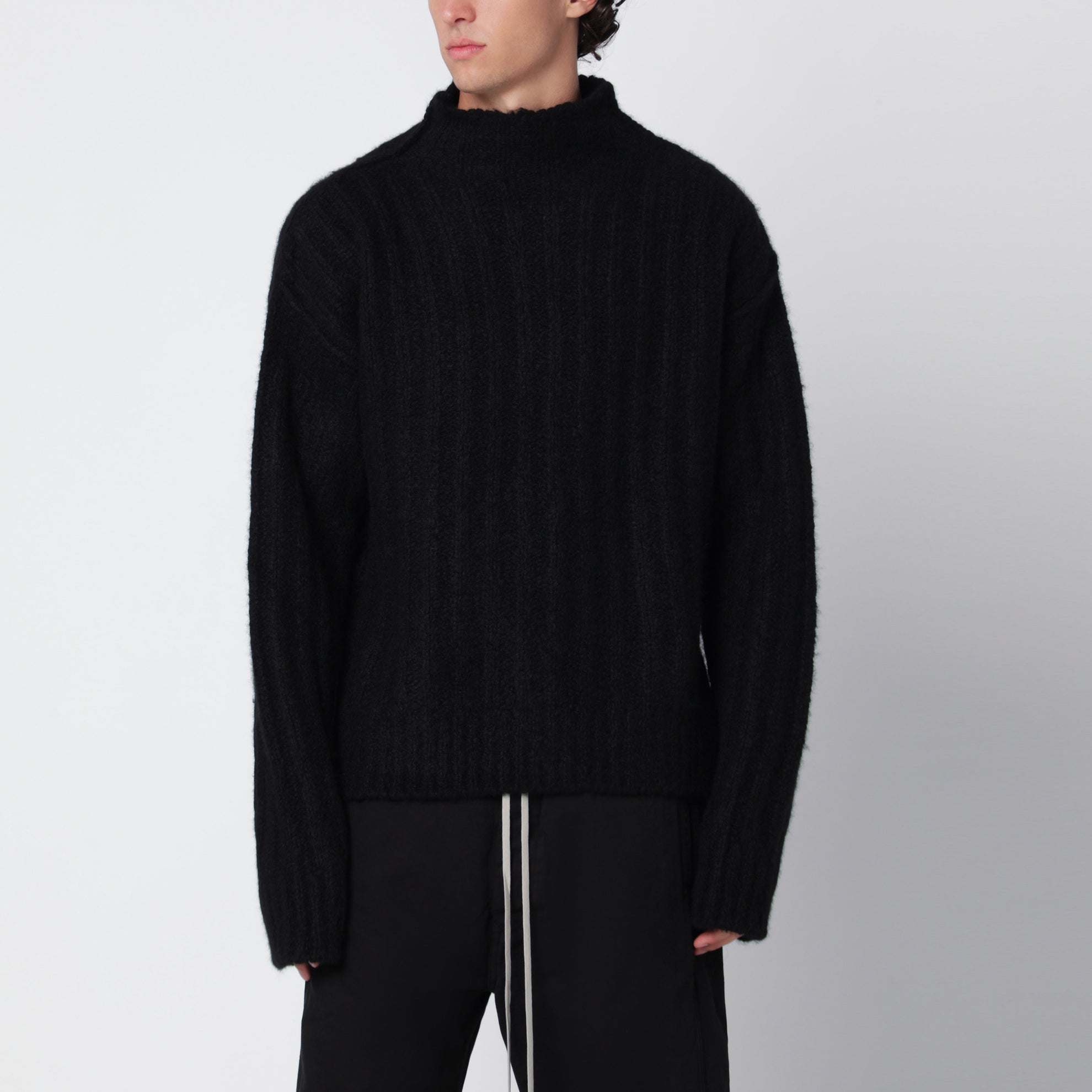 Schwarzer Rollkragenpullover aus Kaschmir und Seide