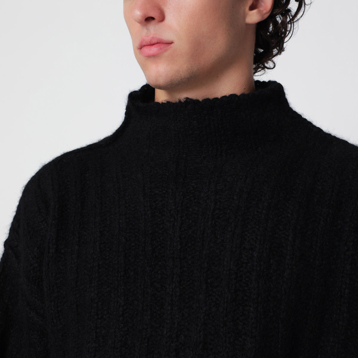 Schwarzer Rollkragenpullover aus Kaschmir und Seide
