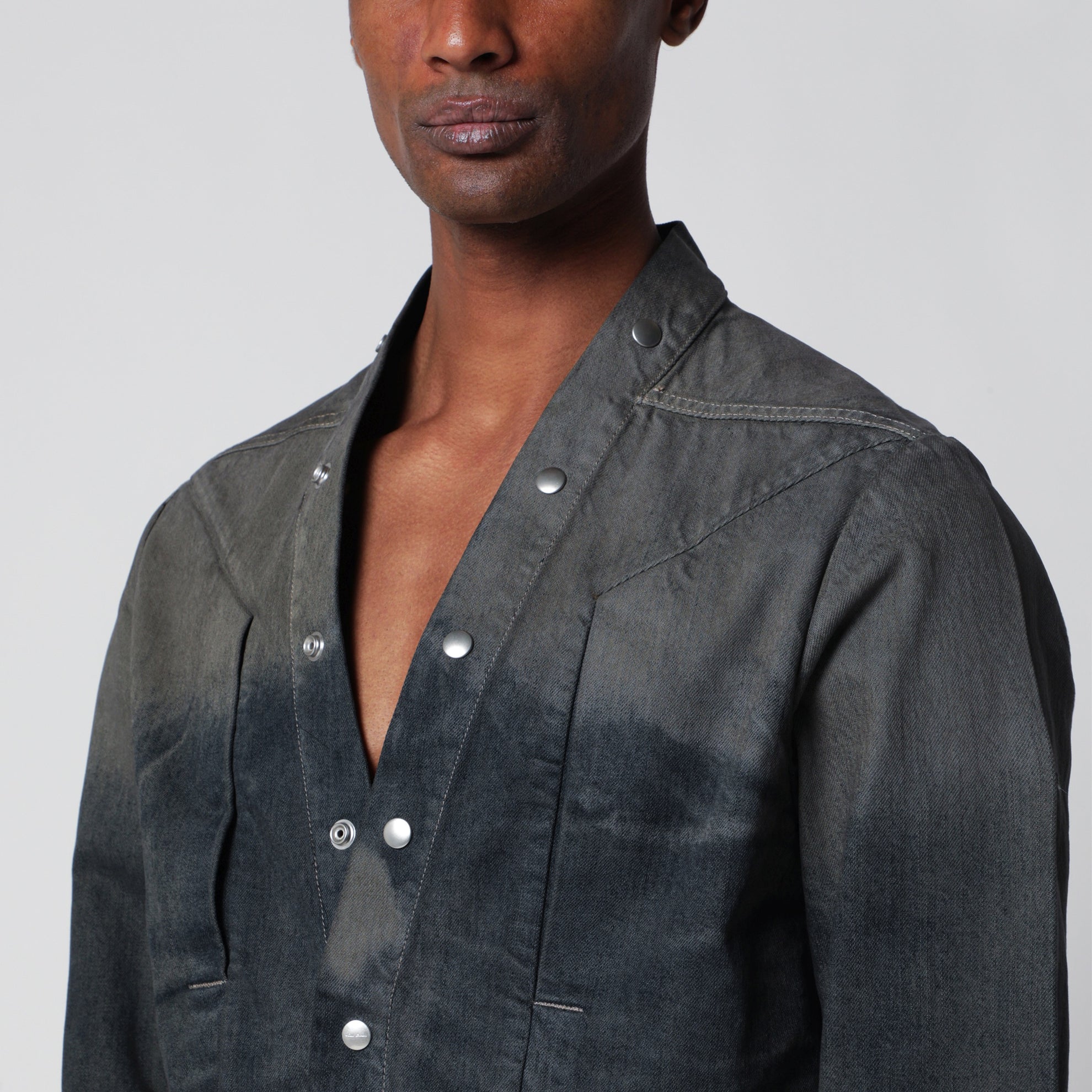 V-neck Shirt in Grey Degradé Denim