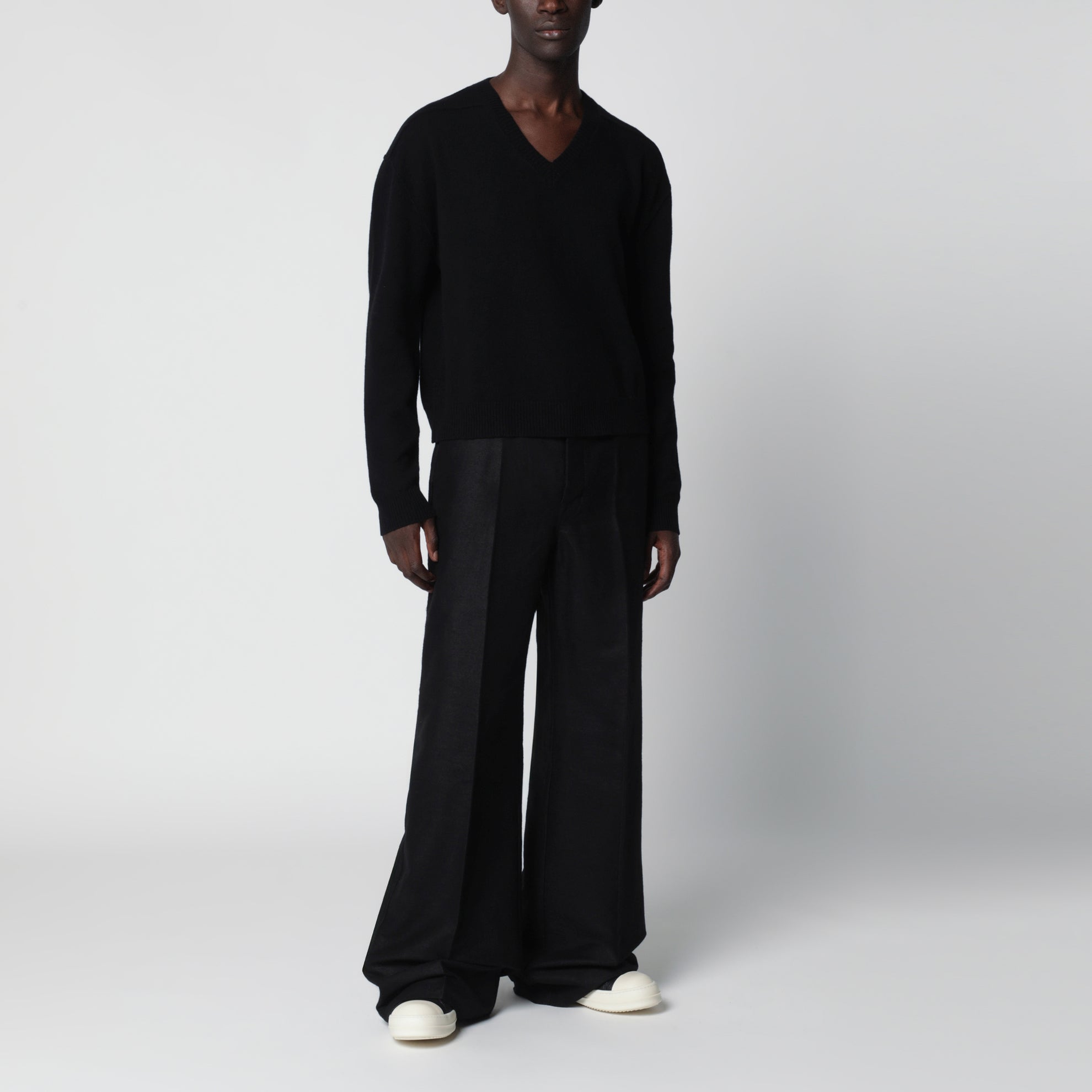 Maglione nero in lana e cashmere