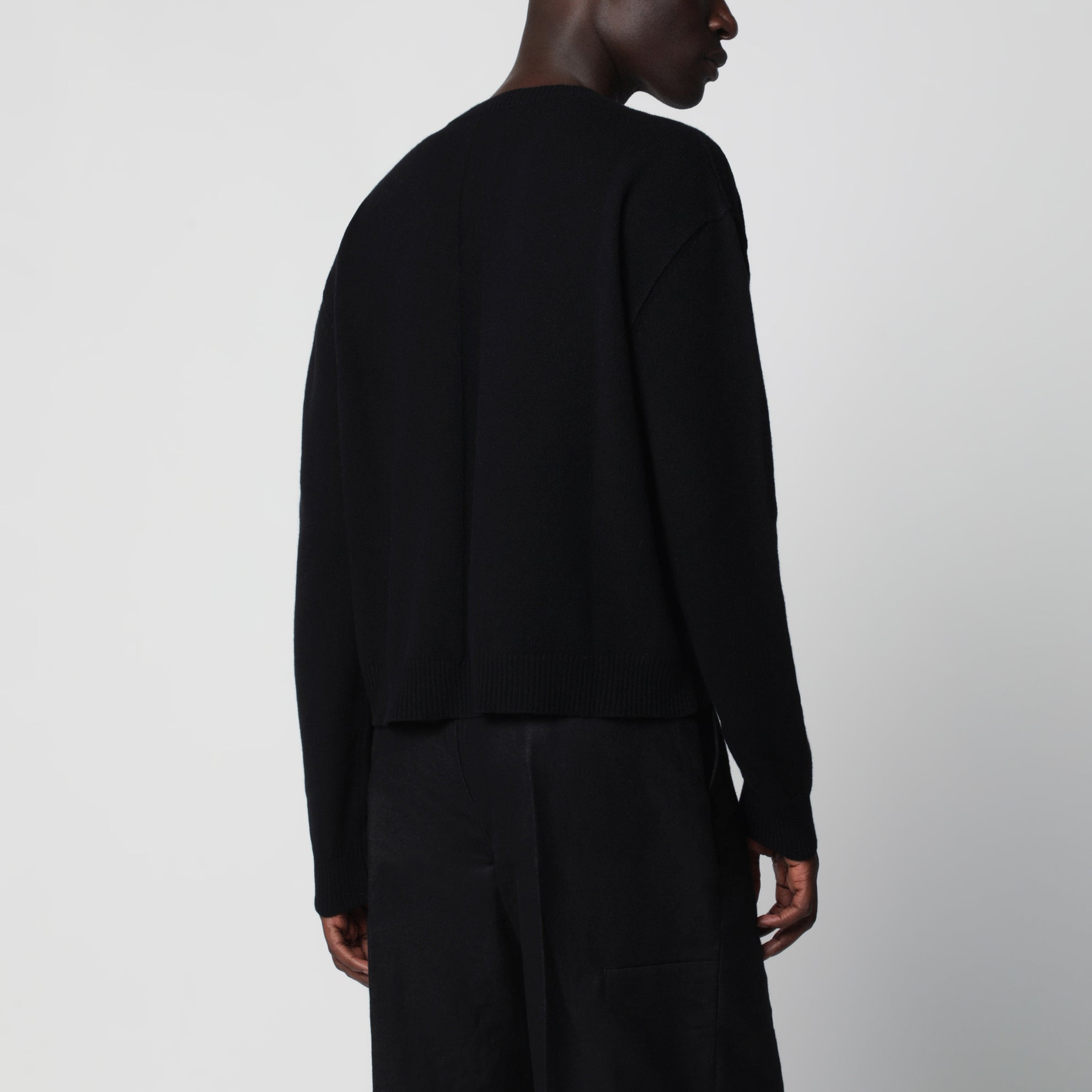 Maglione nero in lana e cashmere