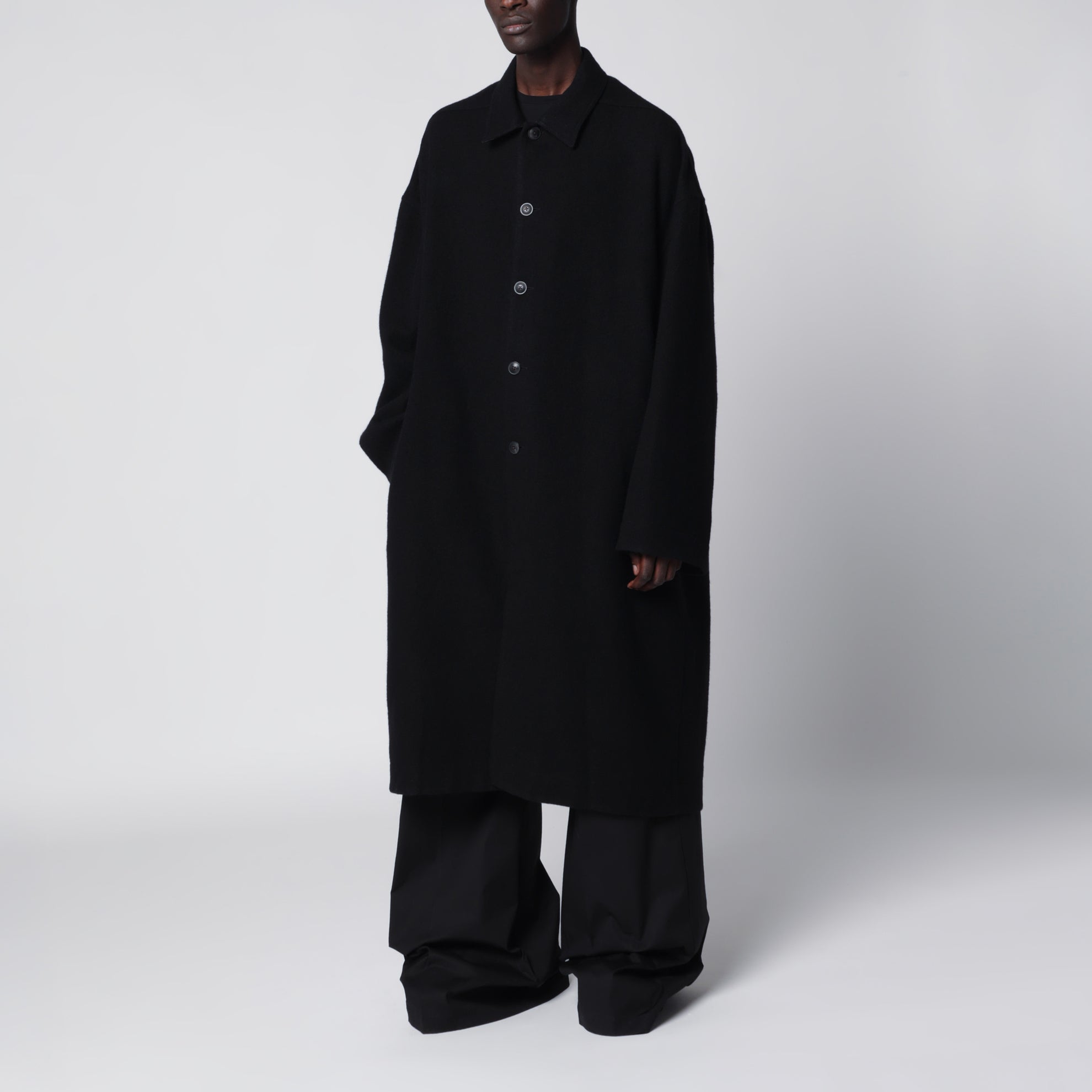 Long single-breasted virgin wool coat in black