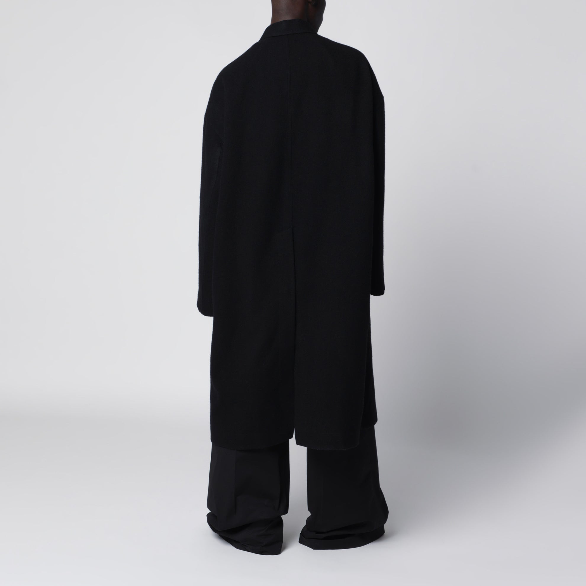 Long single-breasted virgin wool coat in black