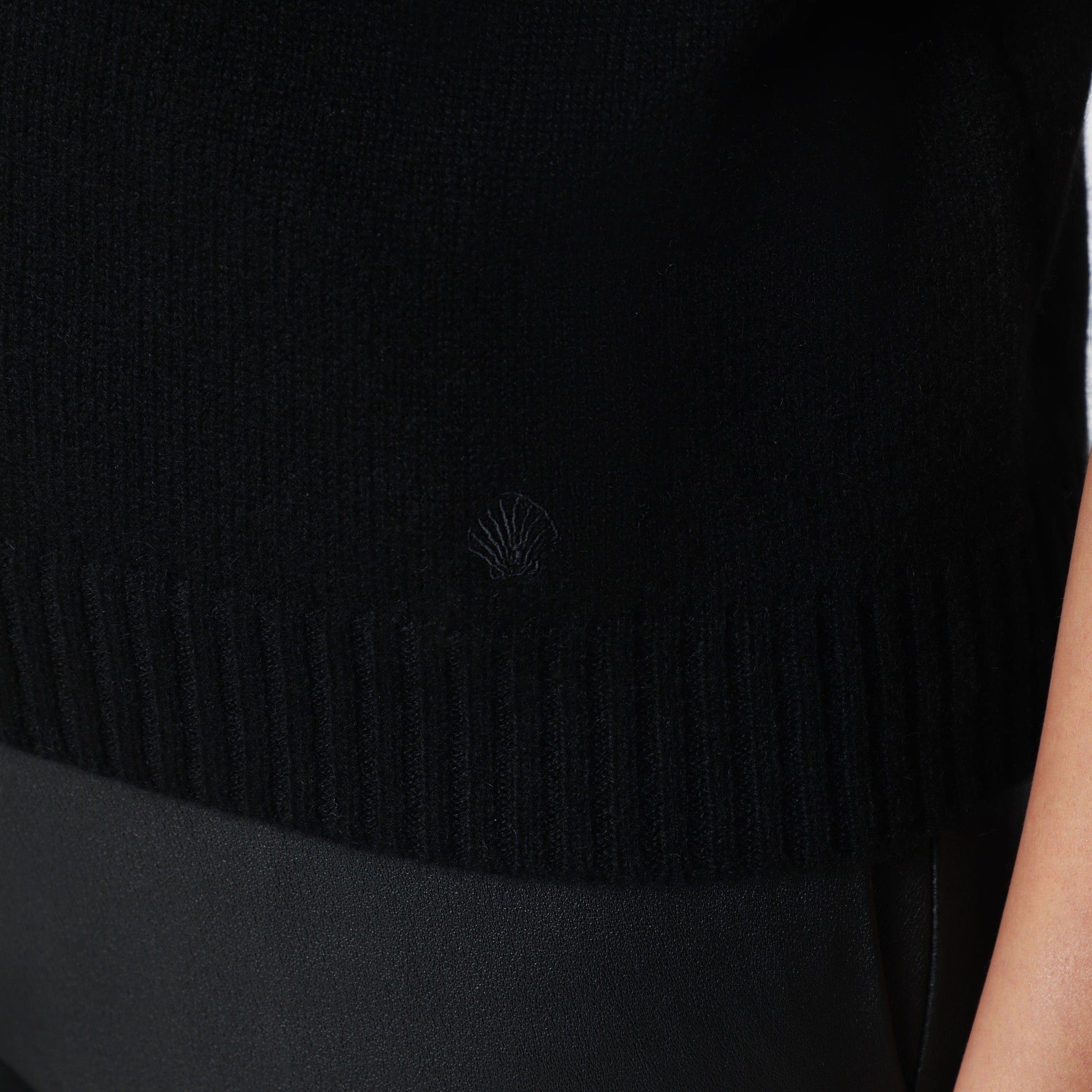Maglia nera in cashmere
