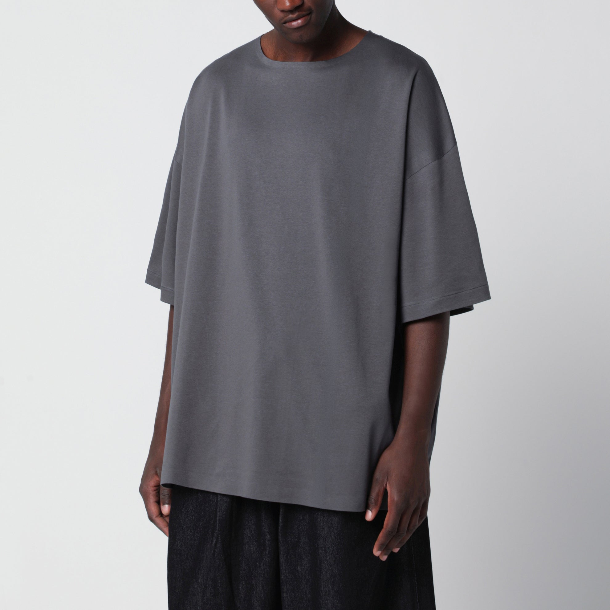 T-shirt moderne en coton gris fer