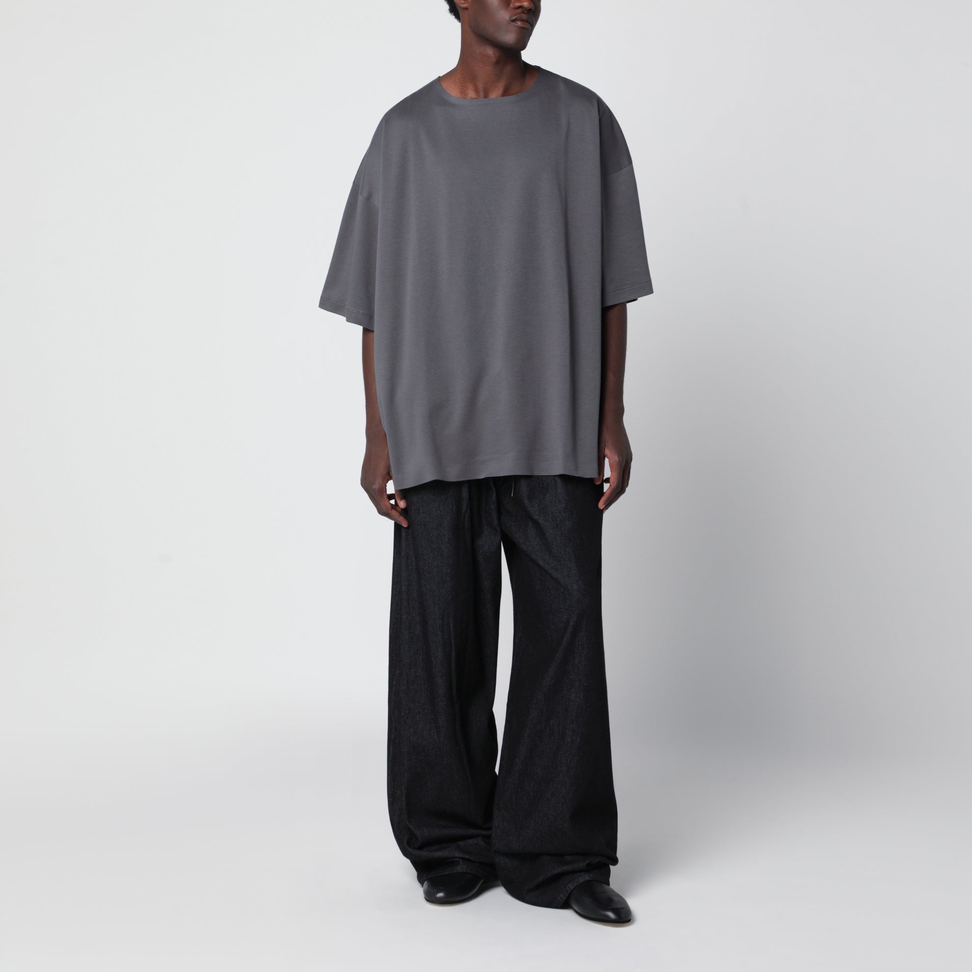 T-shirt moderne en coton gris fer