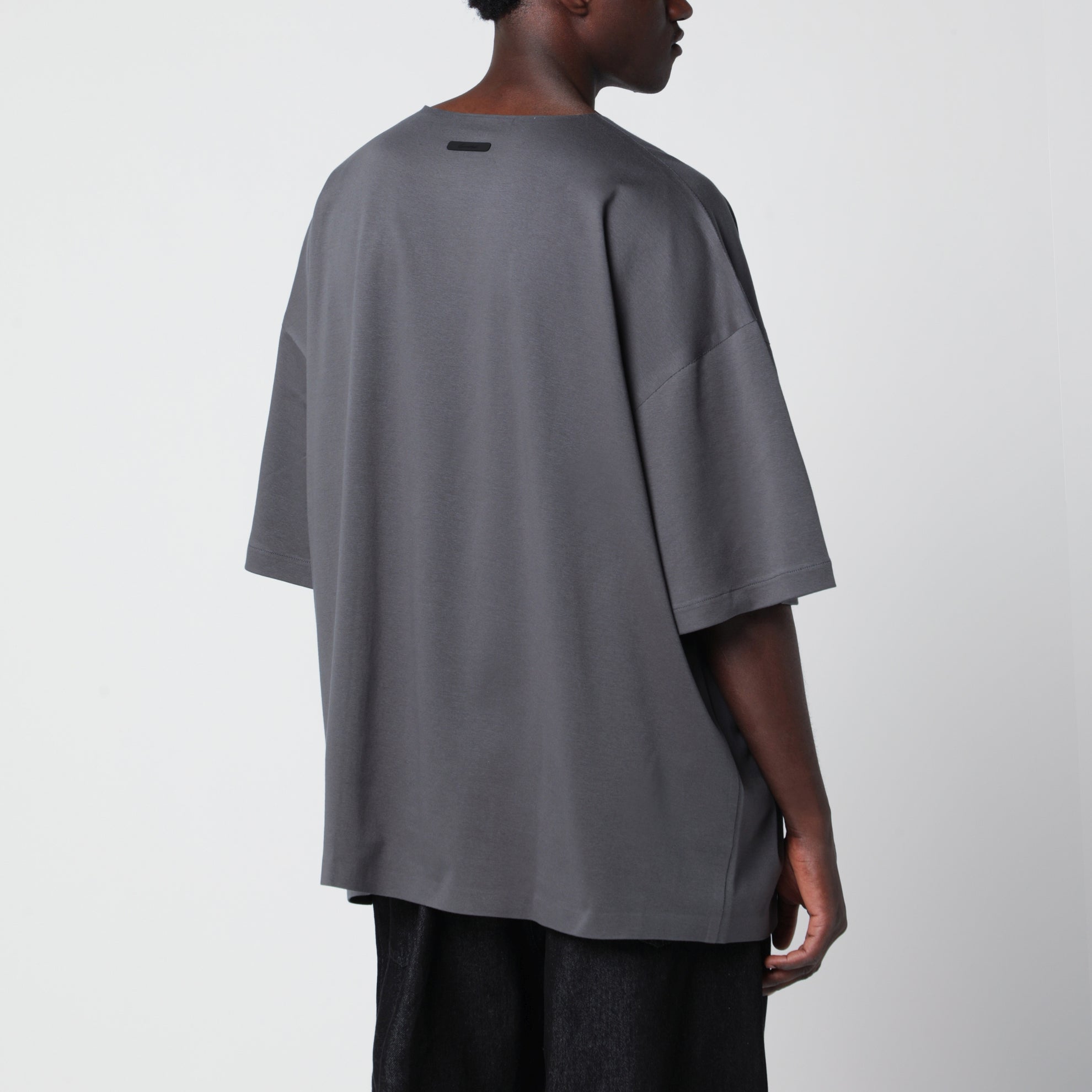 T-shirt moderne en coton gris fer