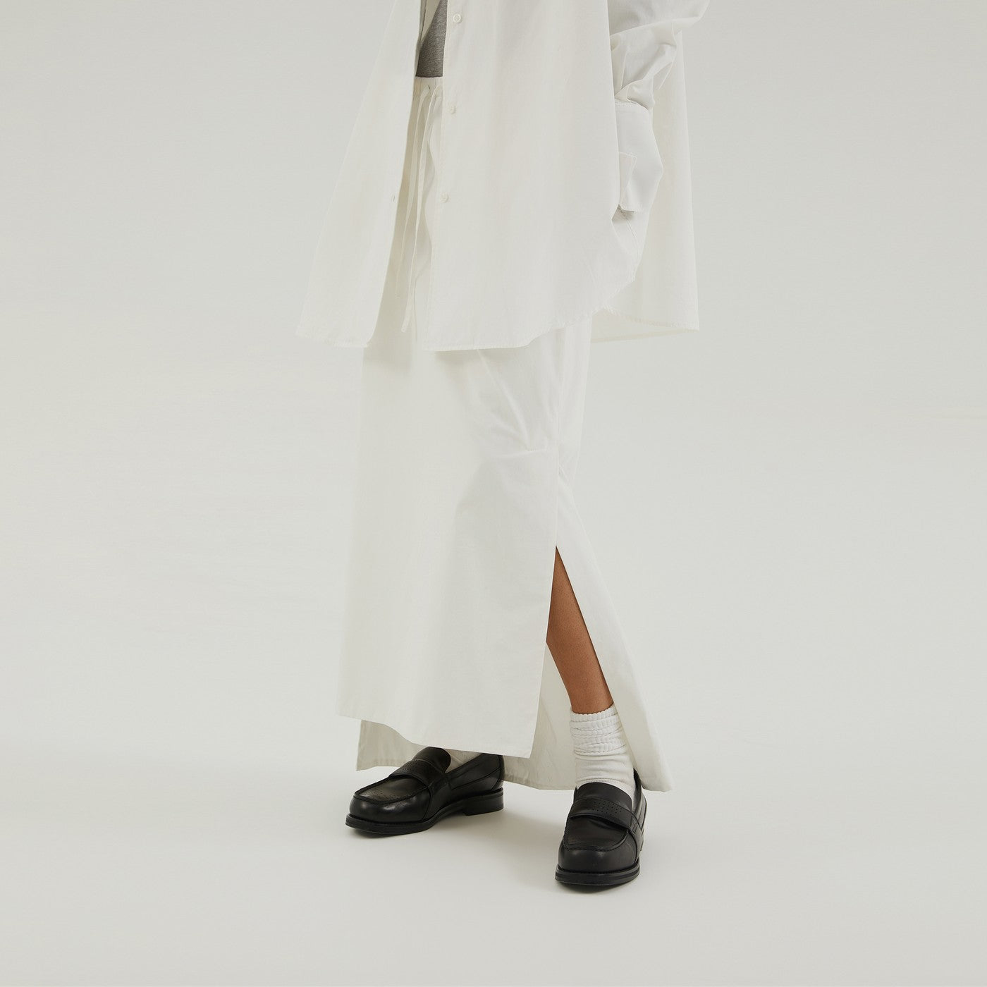 Long asymmetric skirt white