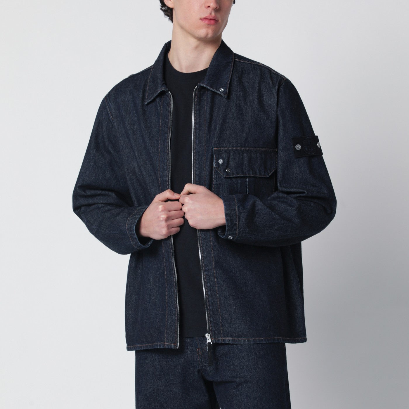 Hemdjacke aus indigoblauem Denim