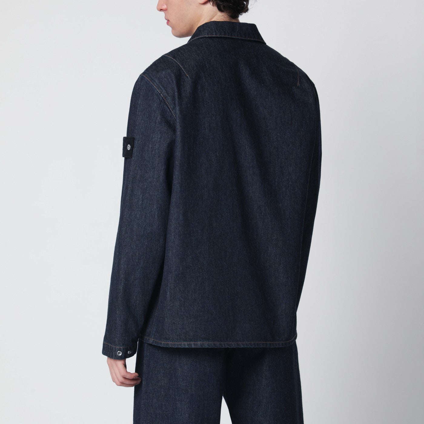 Hemdjacke aus indigoblauem Denim