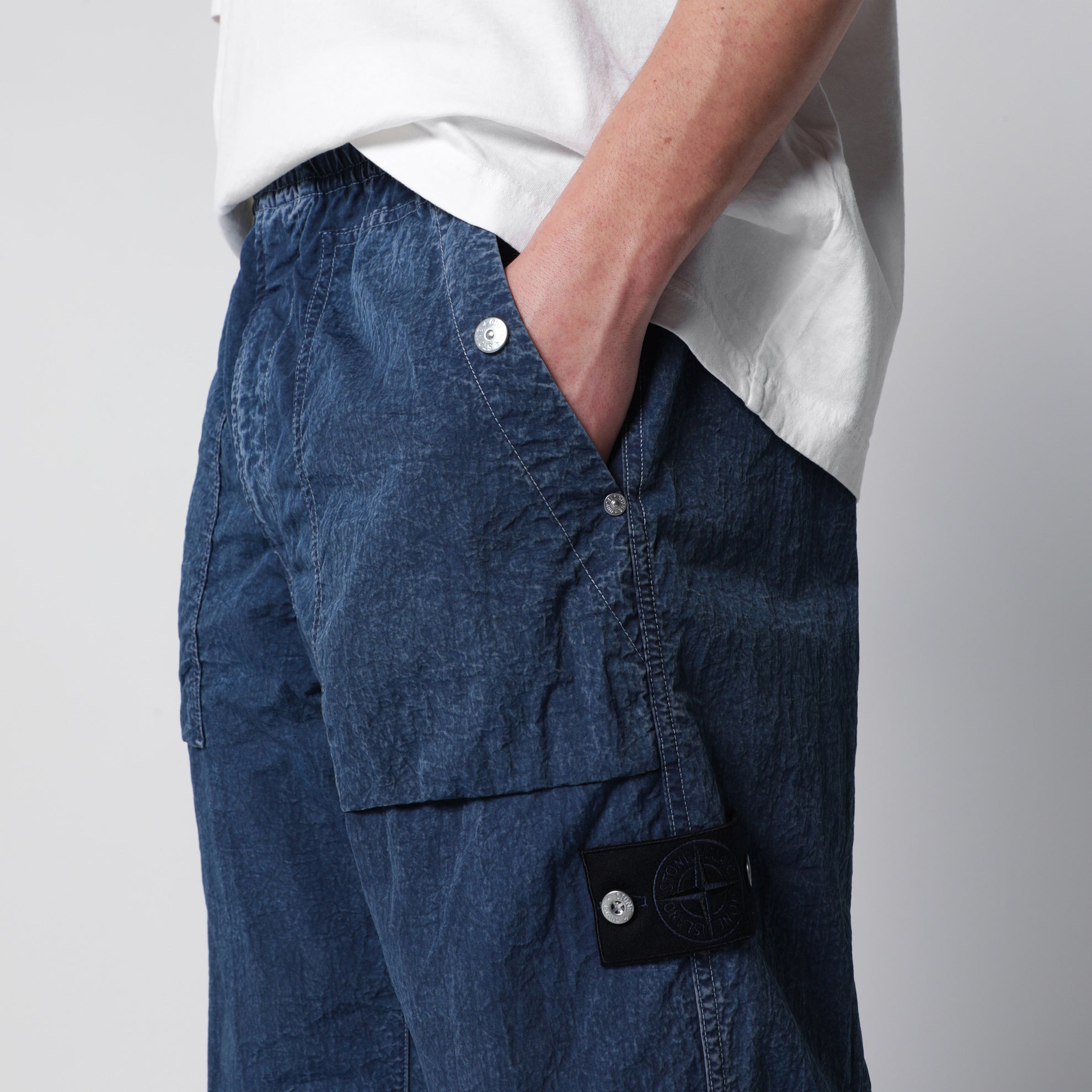 Pantalone fatigue loose fit in nylon blu