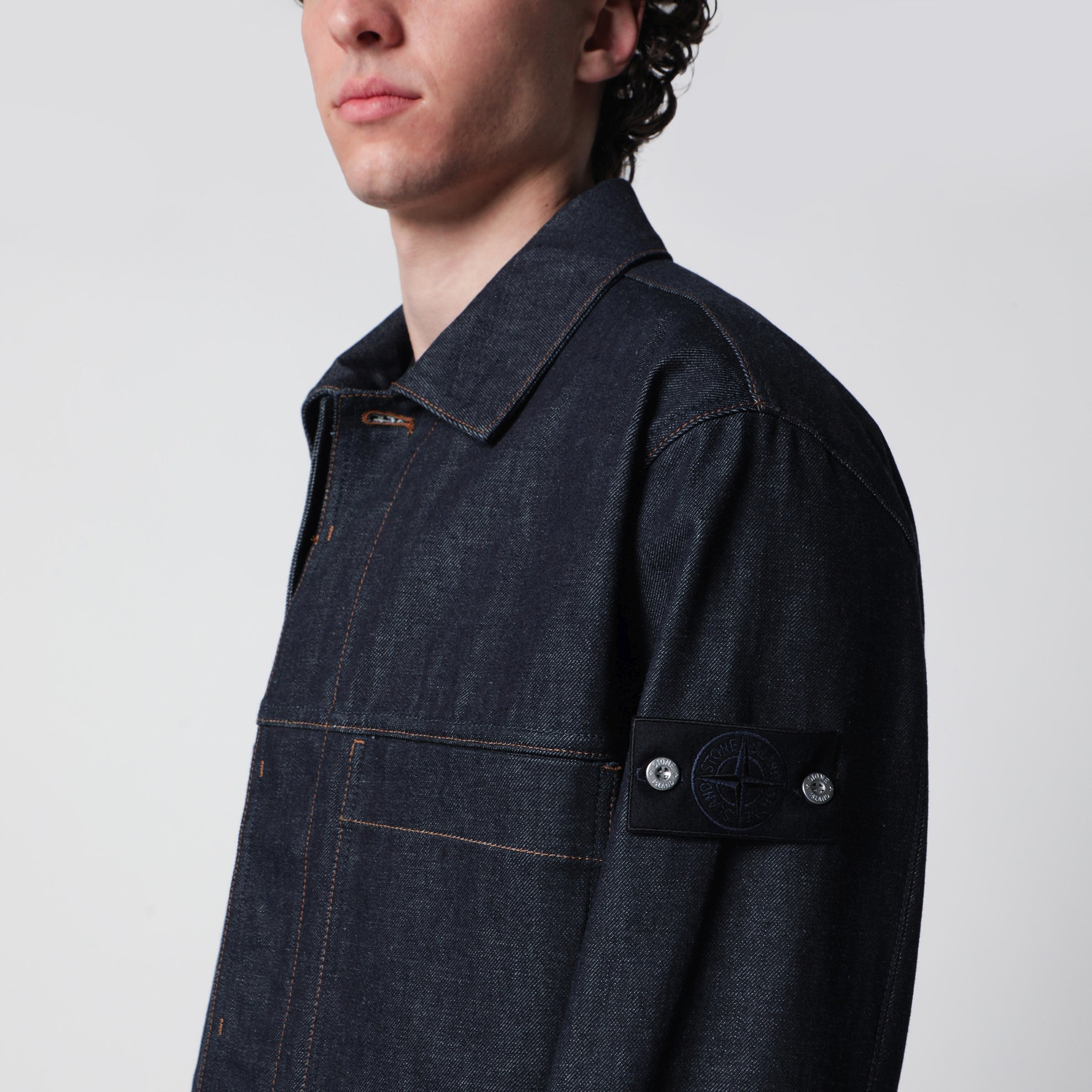 Coach-Jacke mit Taschen aus rohem Indigo-Denim in Blau