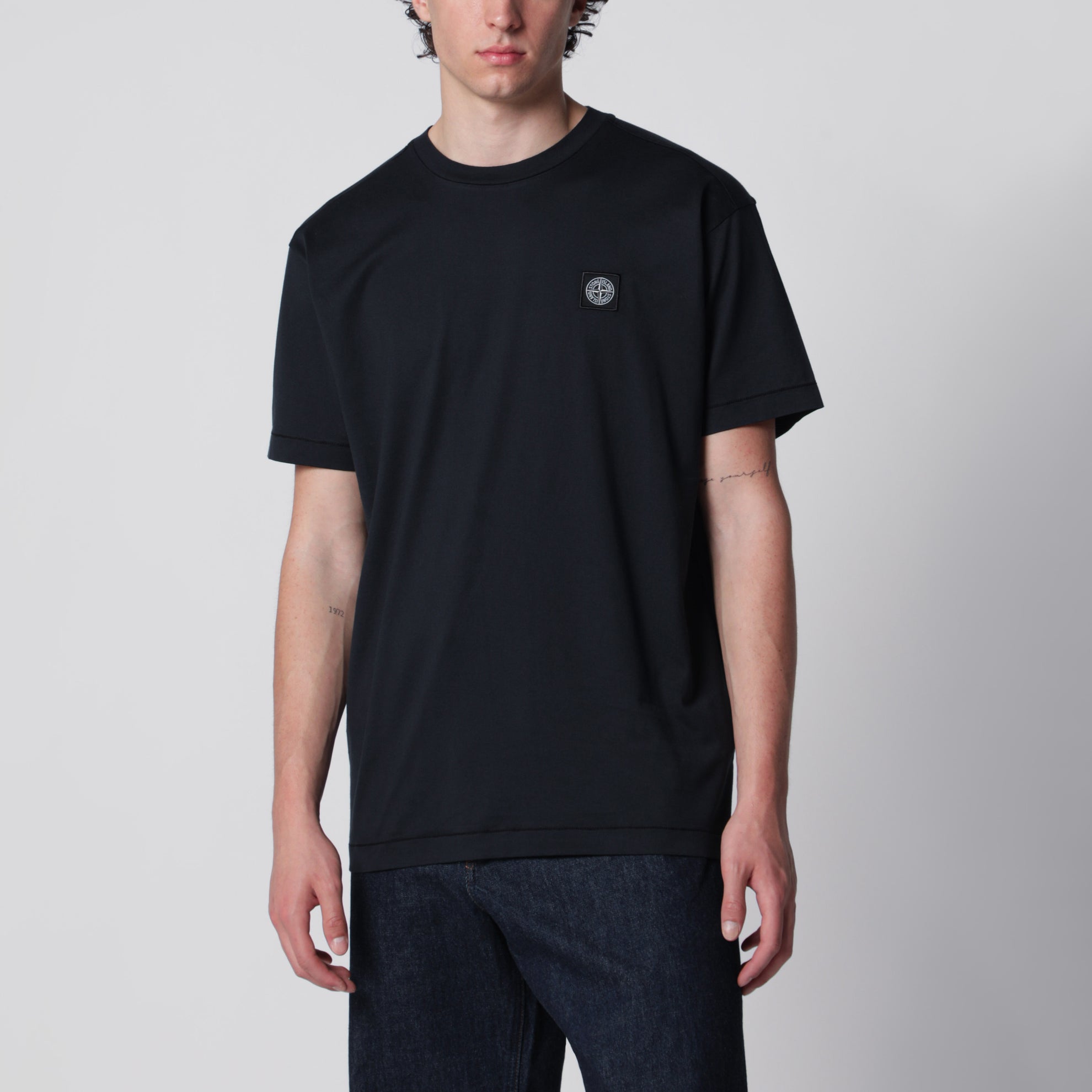 Navy blue cotton T-shirt with slim fit