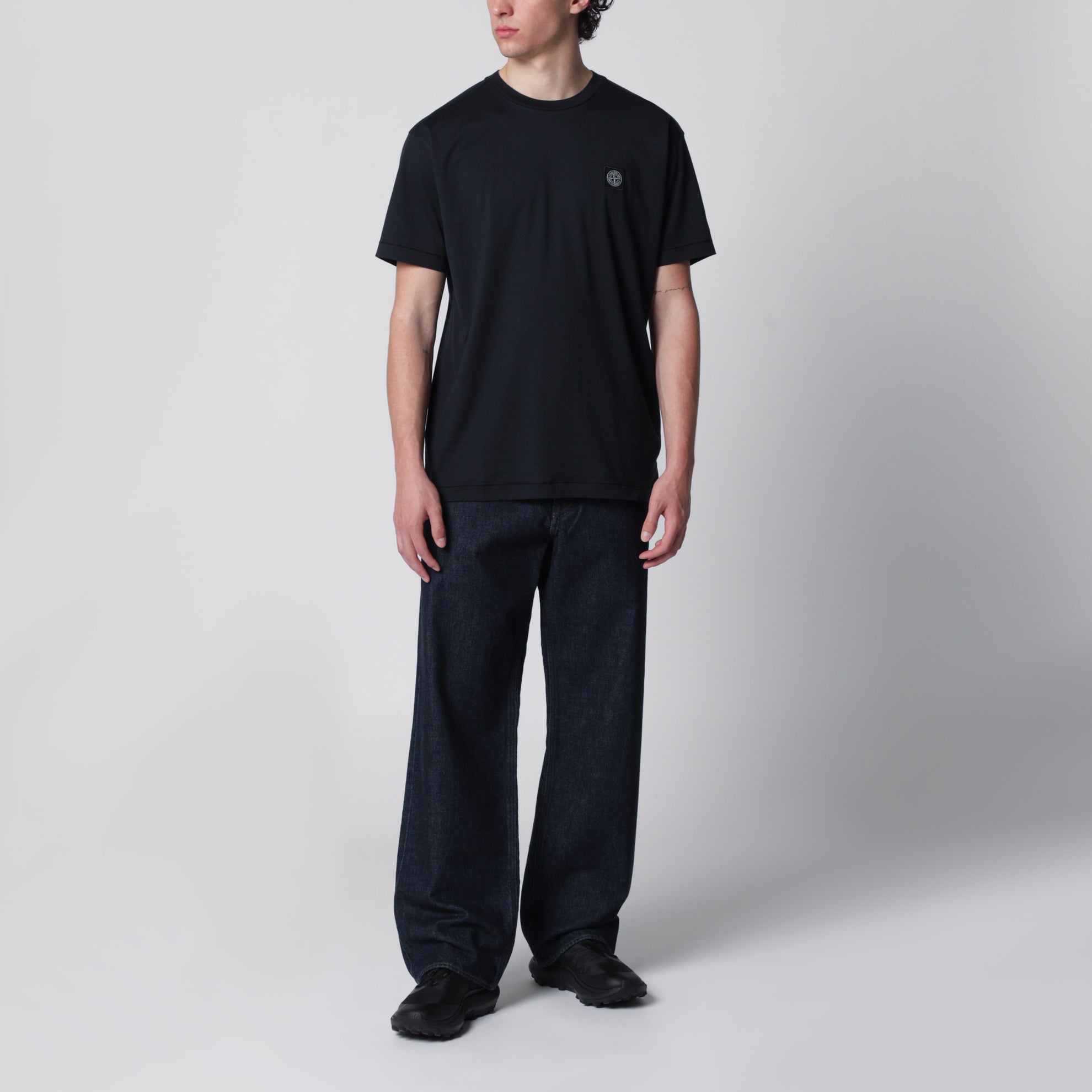 Navy blue cotton T-shirt with slim fit