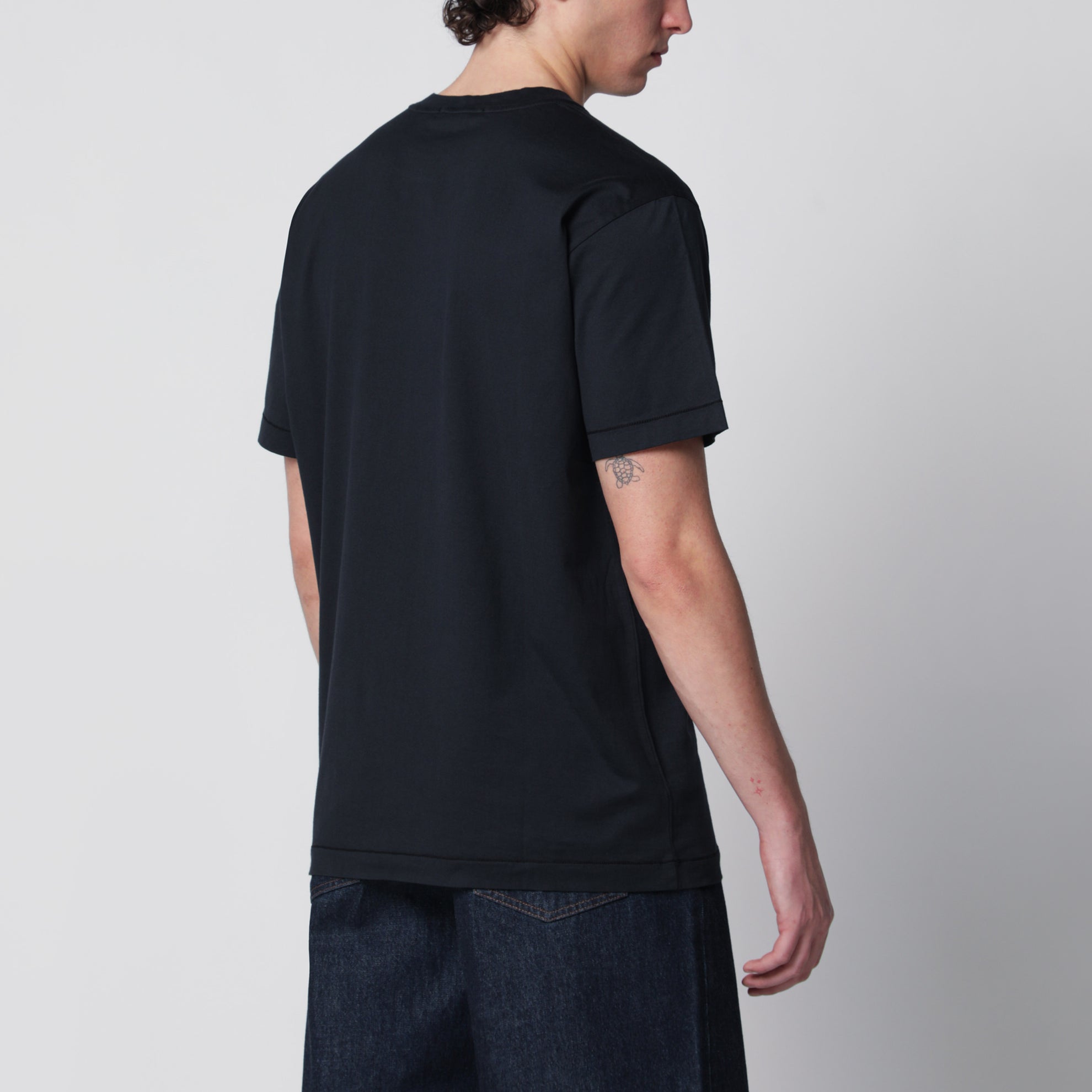 Navy blue cotton T-shirt with slim fit