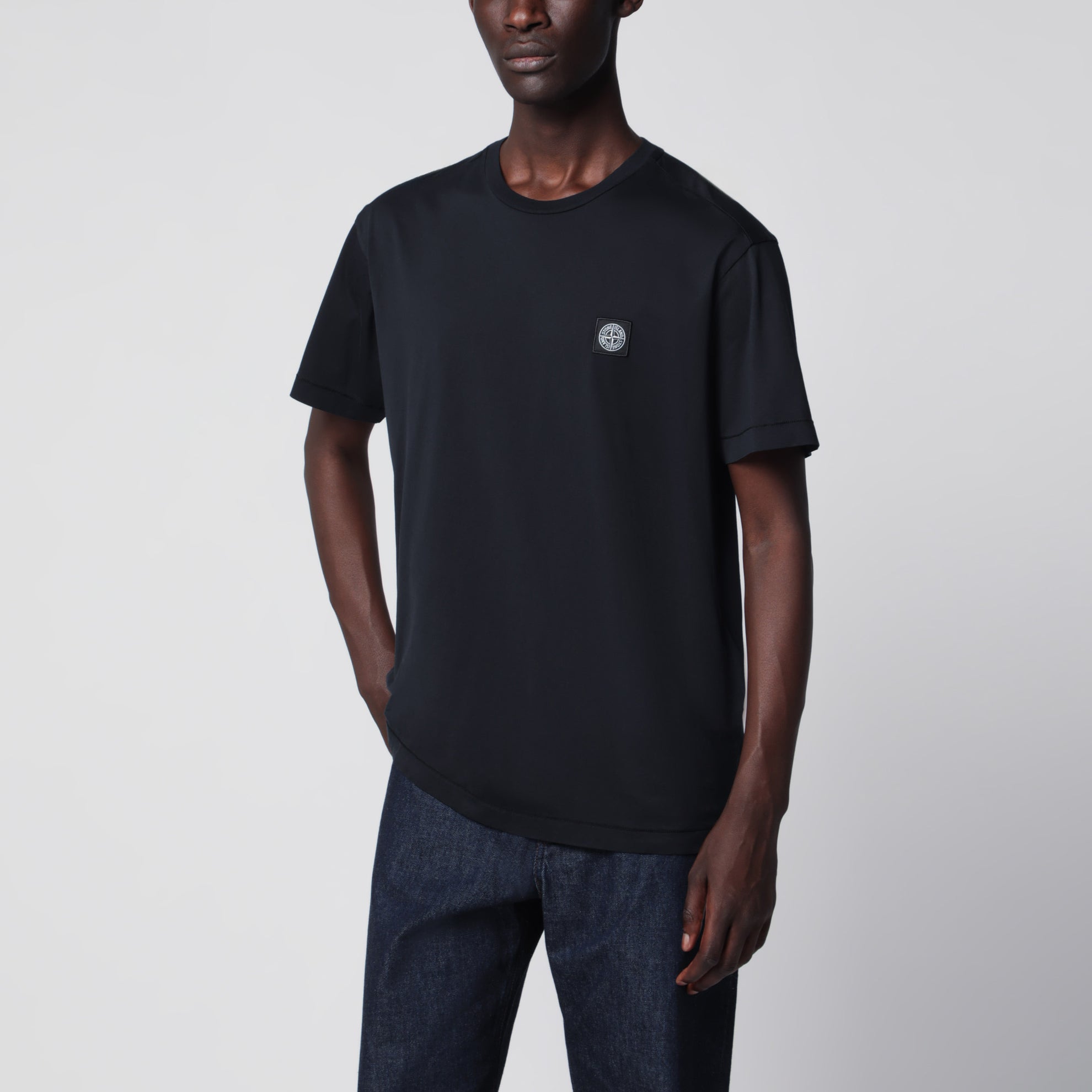 Navy blue cotton T-shirt with slim fit