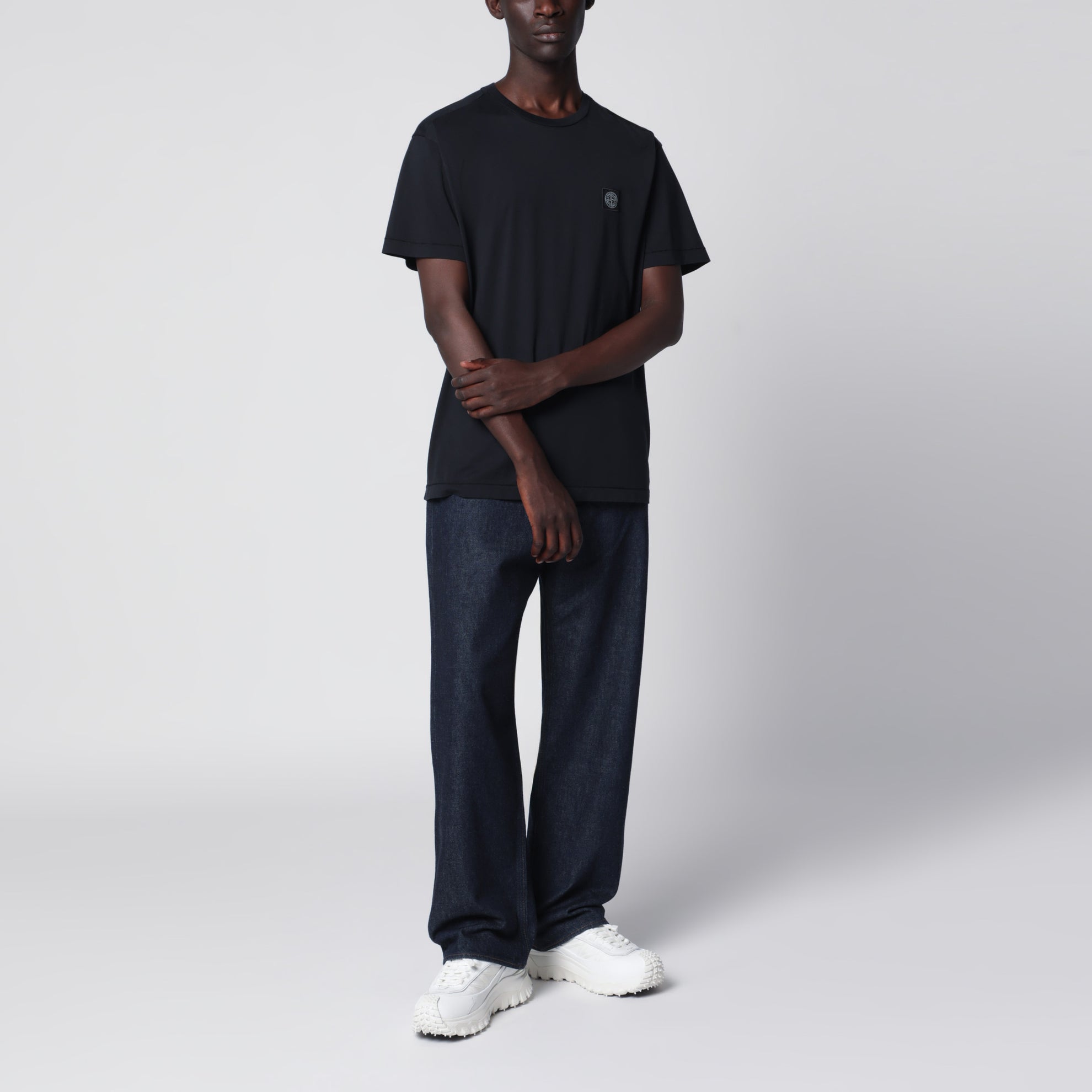 Navy blue cotton T-shirt with slim fit