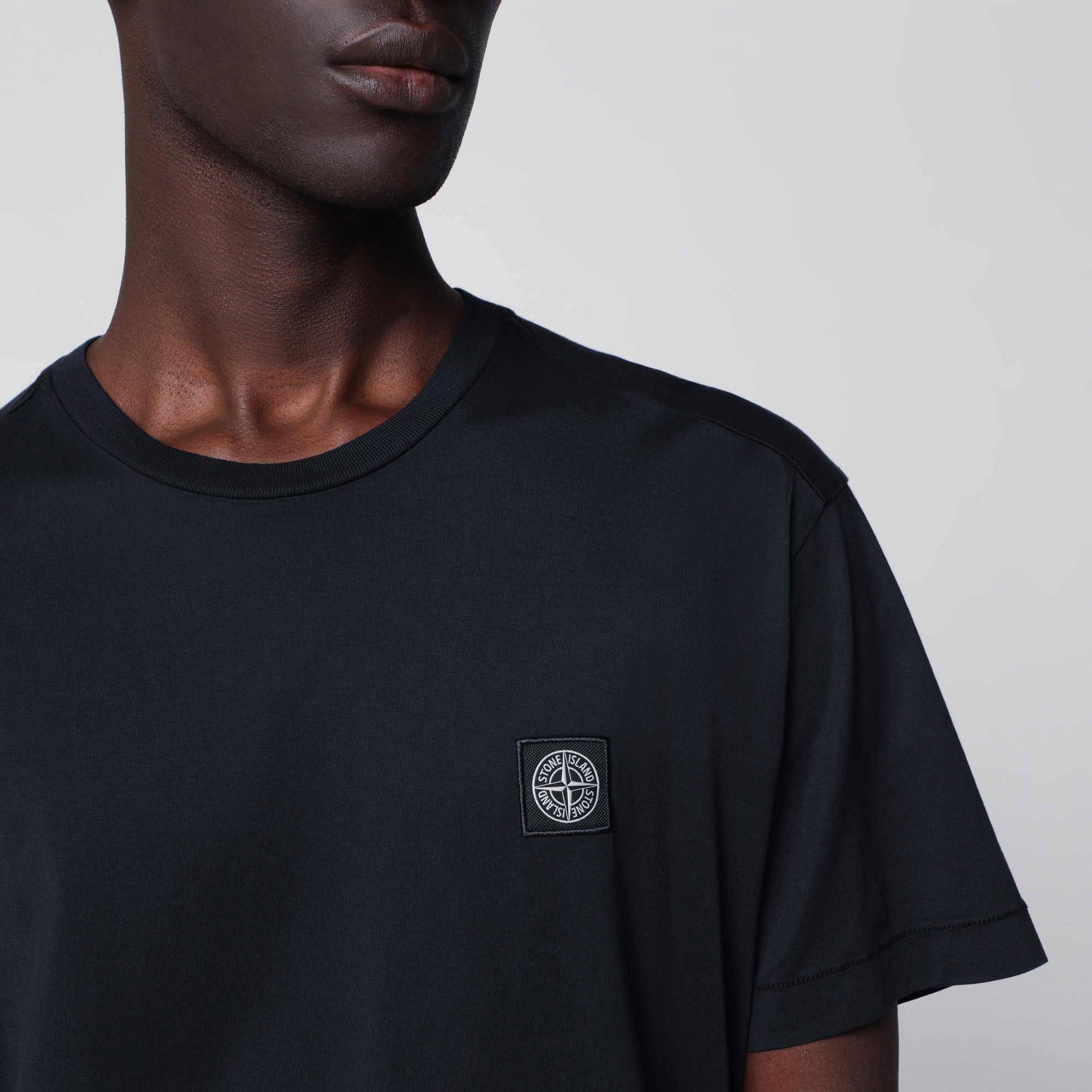 Navy blue cotton T-shirt with slim fit