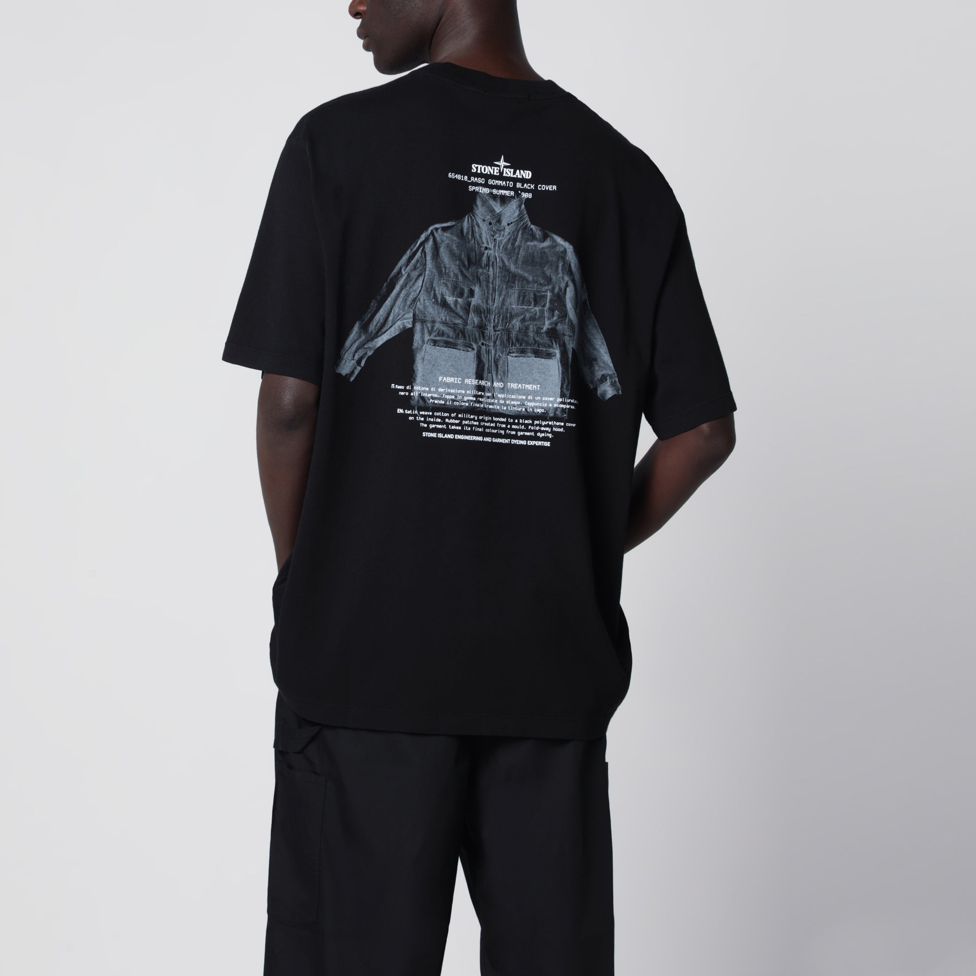 T-shirt nera in cotone con stampe logo