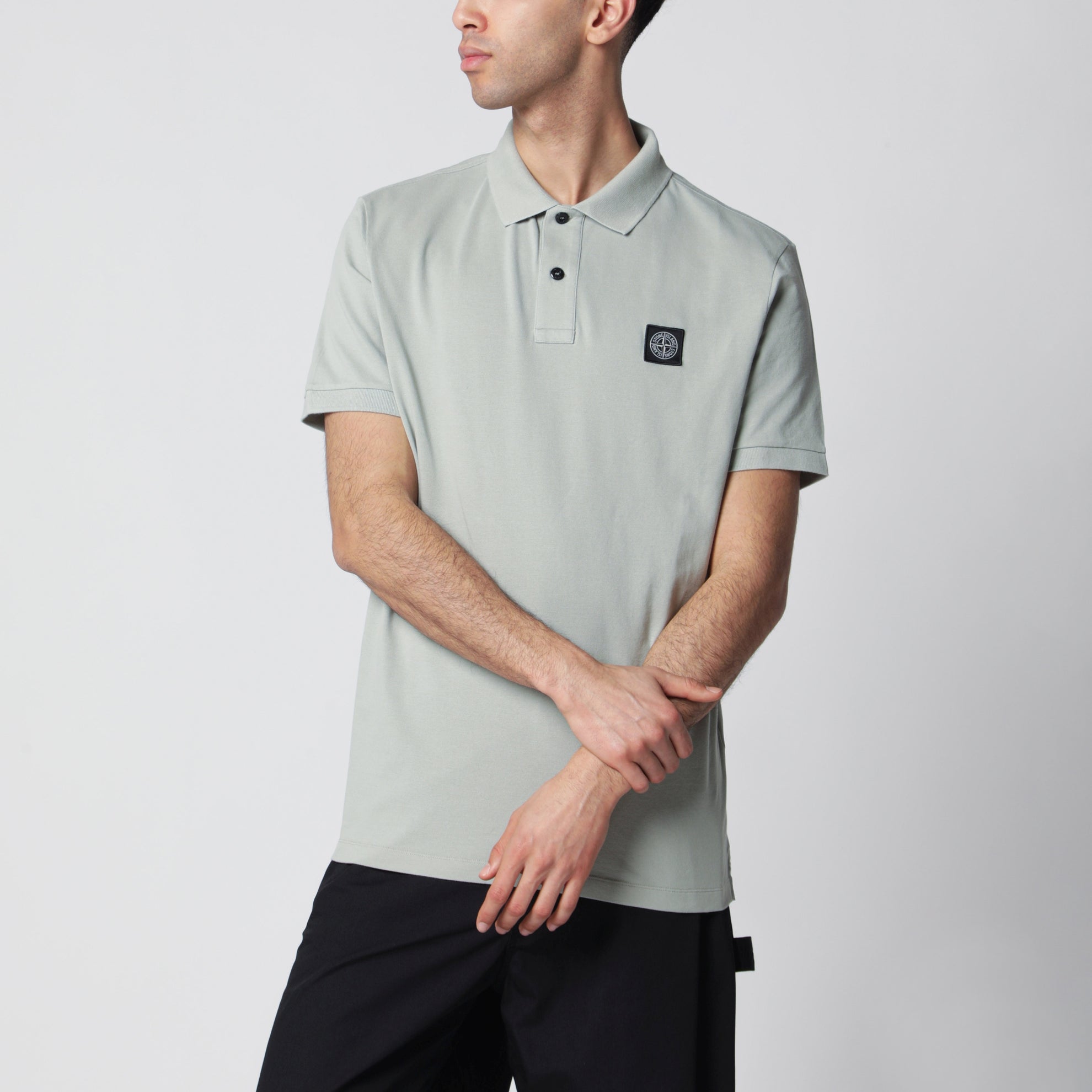 Polo color salvia con patch logo Compass