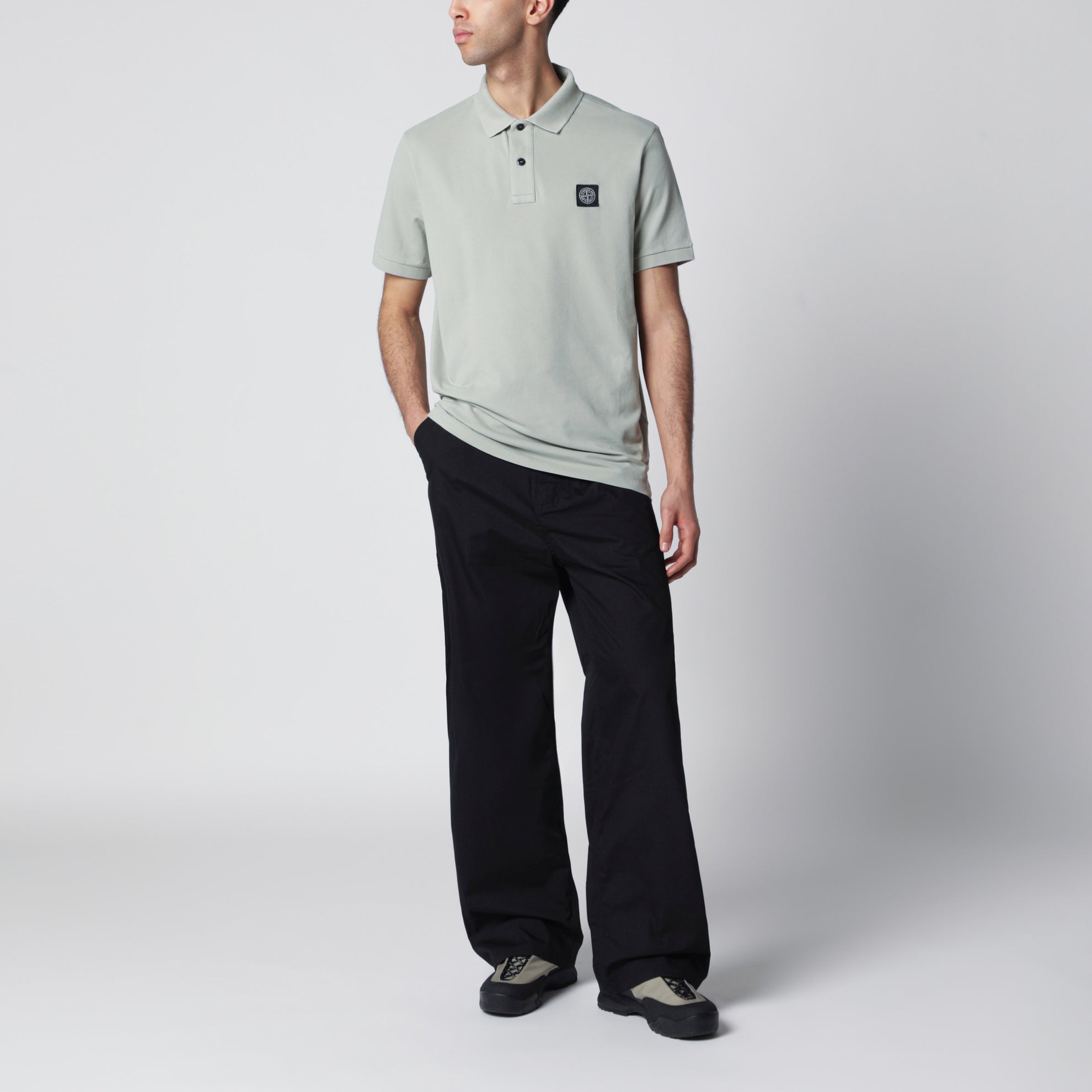 Polo color salvia con patch logo Compass
