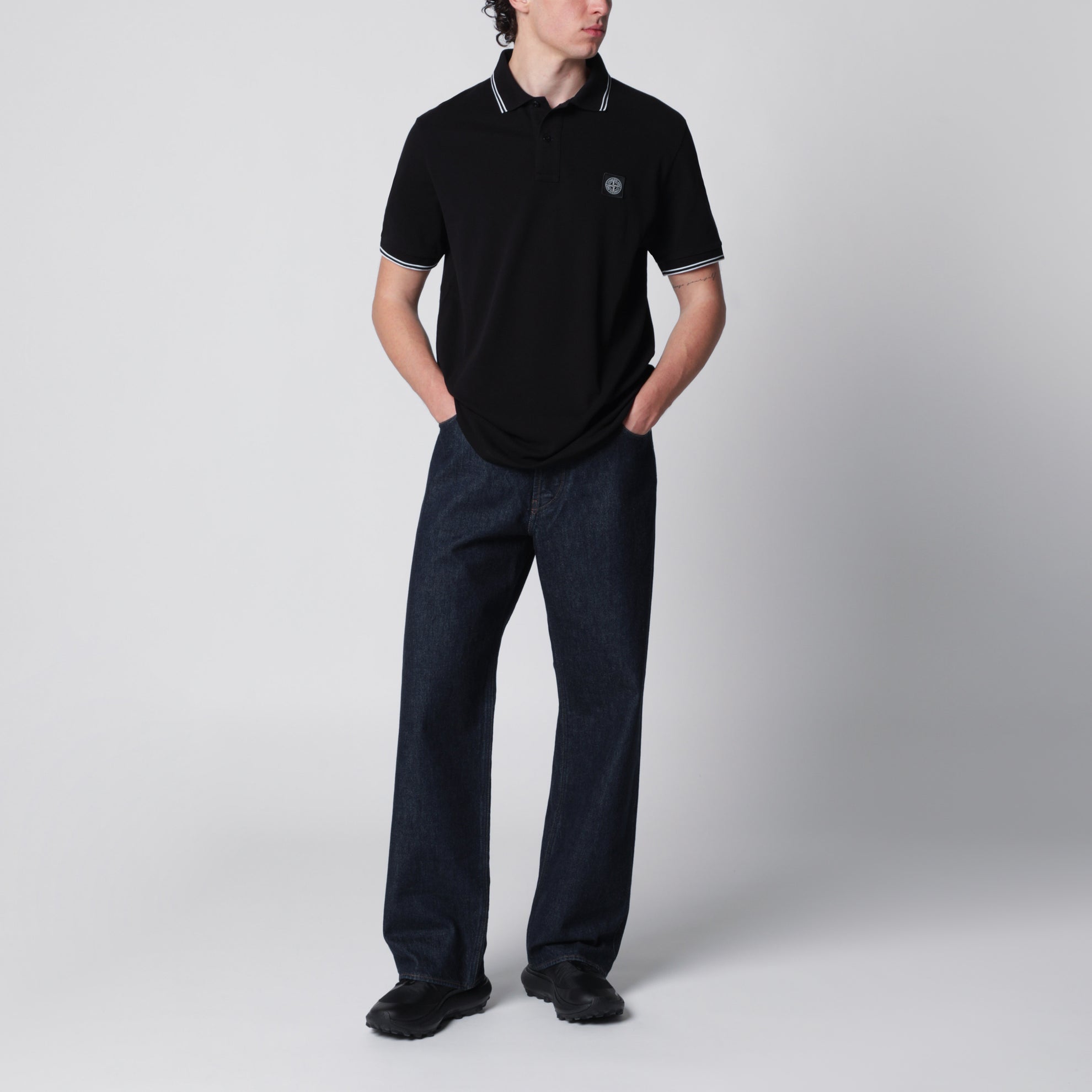 Schwarzes Polo mit Compass-Logo-Patch