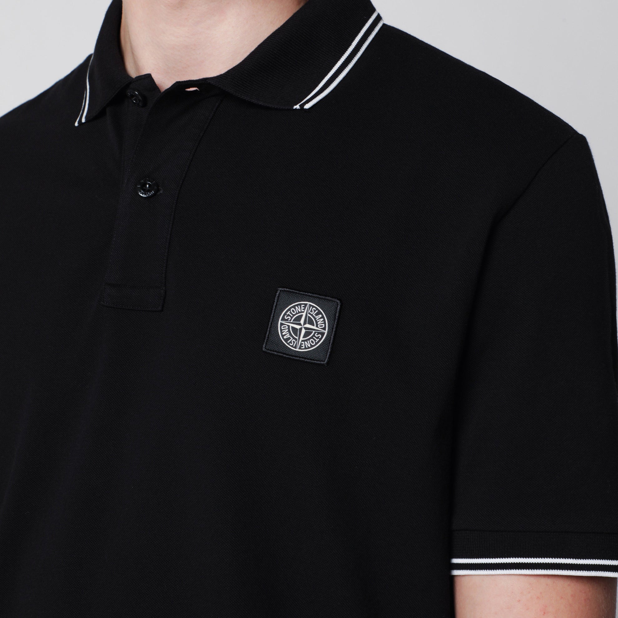 Schwarzes Polo mit Compass-Logo-Patch