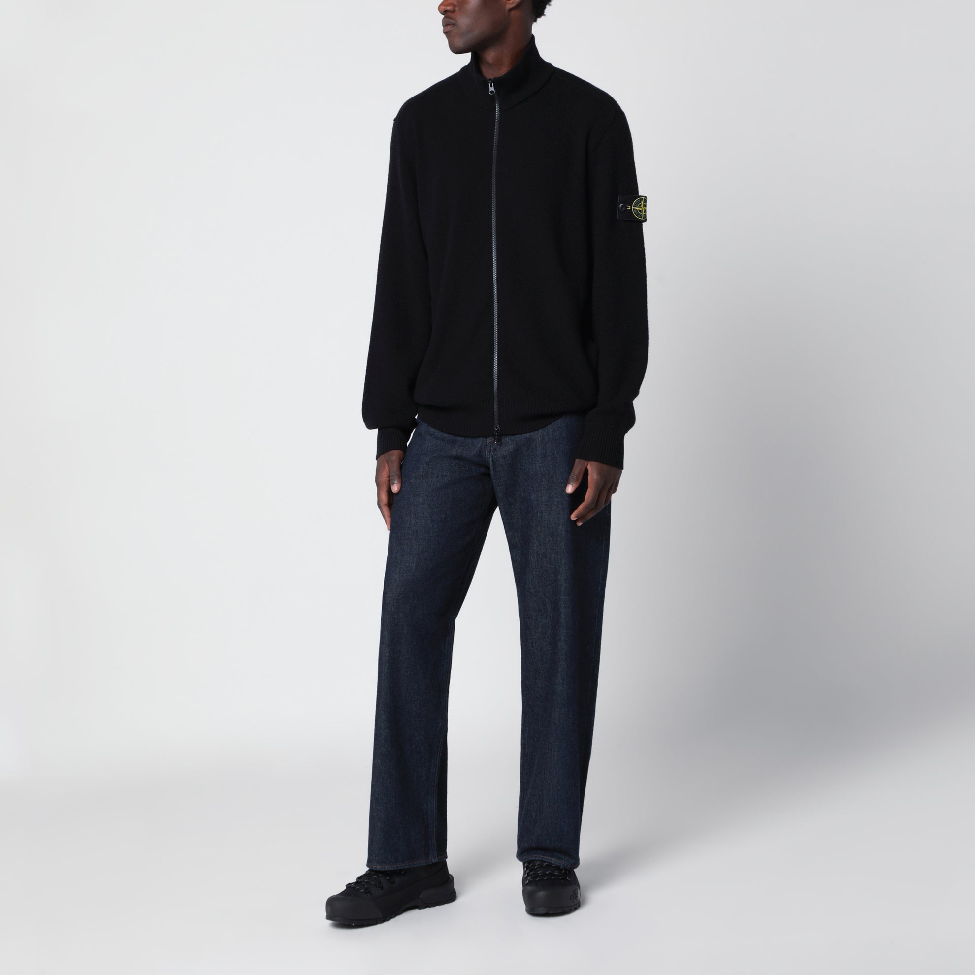 Black zip-up sweater in pure wool